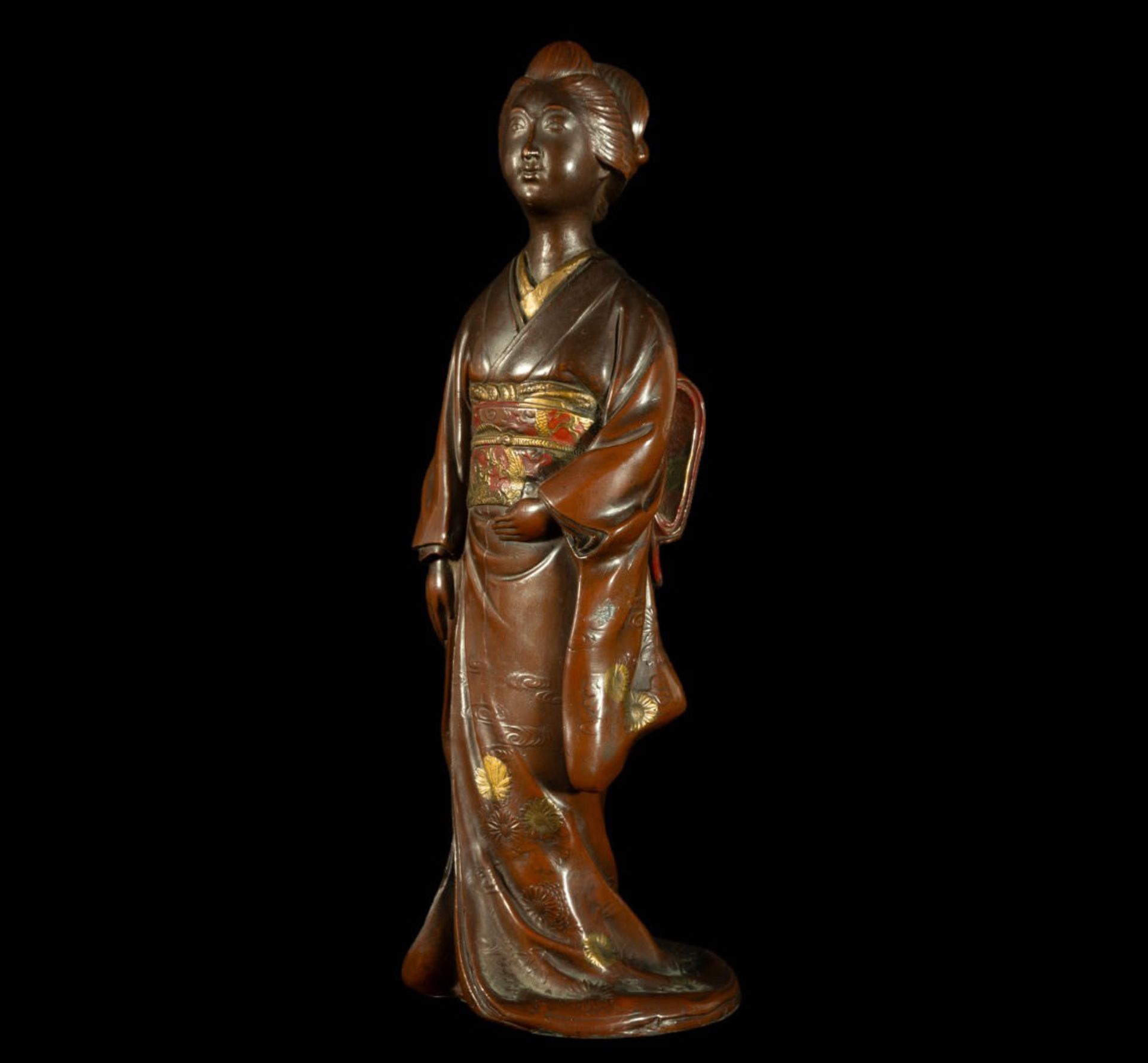 Exquisite Japanese Meiji Geisha in carved and gold-gilt "repoussé" copper, 19th century - Image 2 of 7