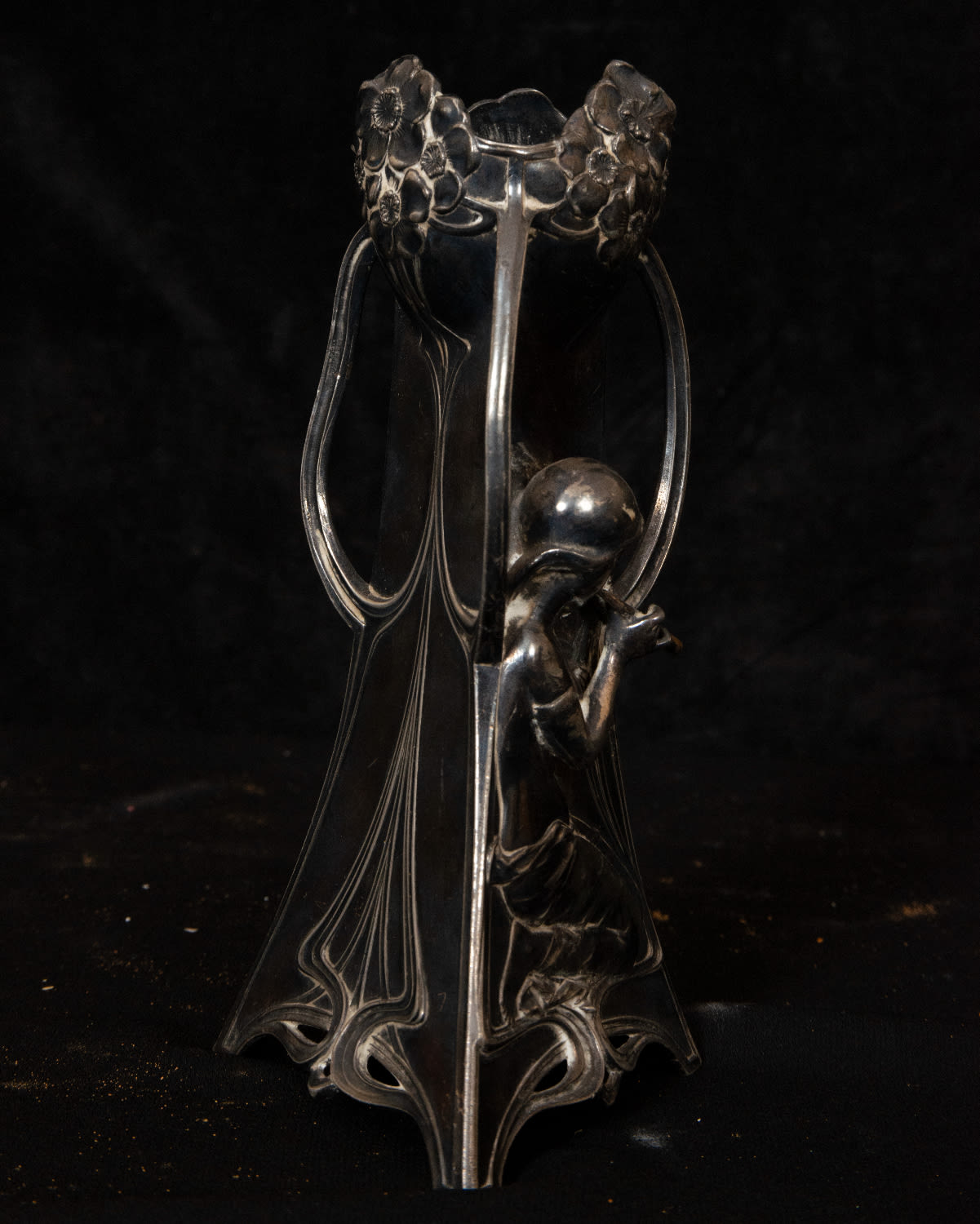 Pair of elegant Art Nouveau vases in silver-plated bronze, 1920s - Image 3 of 6