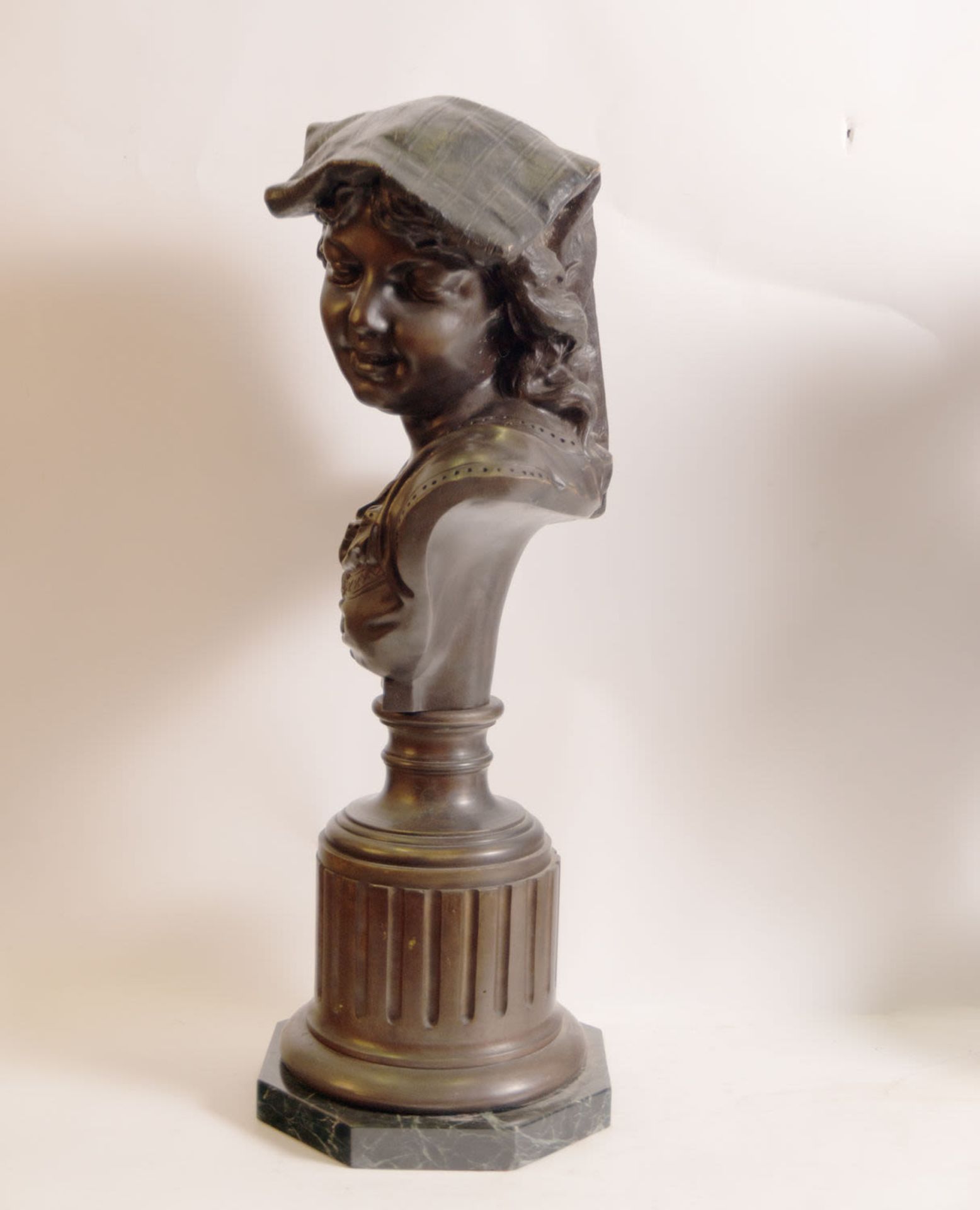 Pair of Busts of a Girl and a Boy in bronze, following models by Carpeaux, French school of the 19th - Bild 3 aus 7