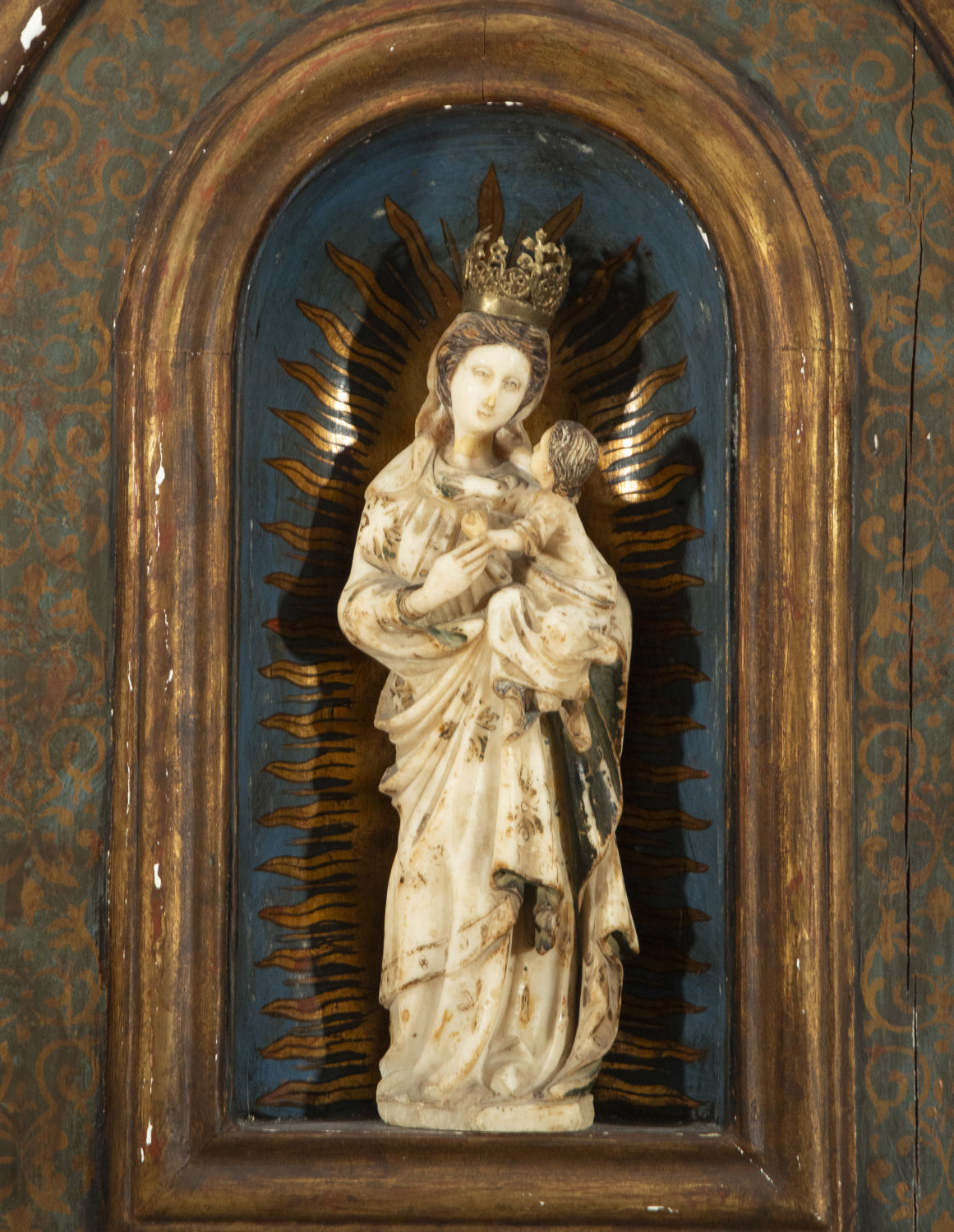 Important portable Sicilian Gothic field altar from the 15th century, with important Madonna of Trap - Image 5 of 8