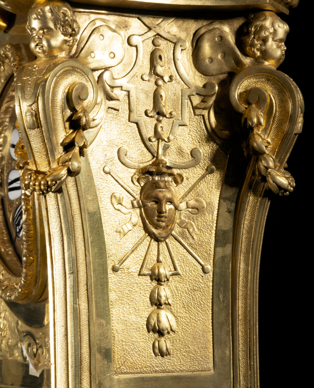 French Napoleon III Portico table clock in mercury gilded bronze from the 19th century - Image 4 of 6