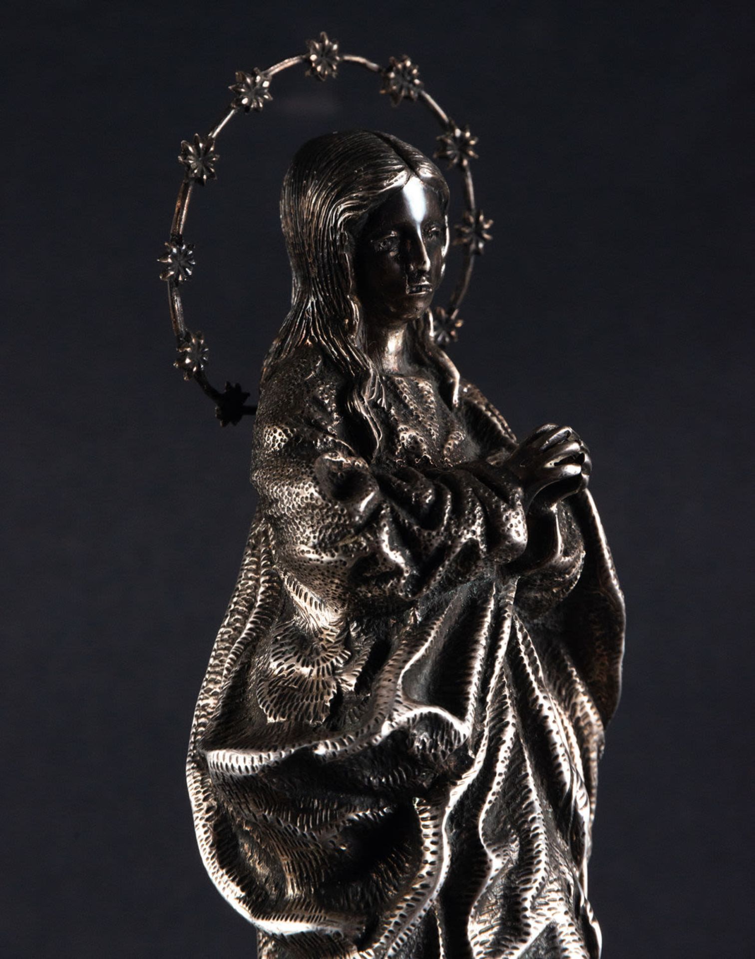 Beautiful Immaculate Virgin in Silver, following the model of the Virgin of the Facistol by Alondo C - Bild 7 aus 9