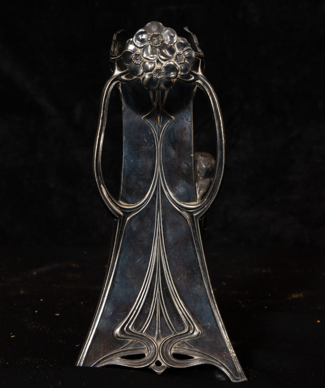 Pair of elegant Art Nouveau vases in silver-plated bronze, 1920s - Image 4 of 6