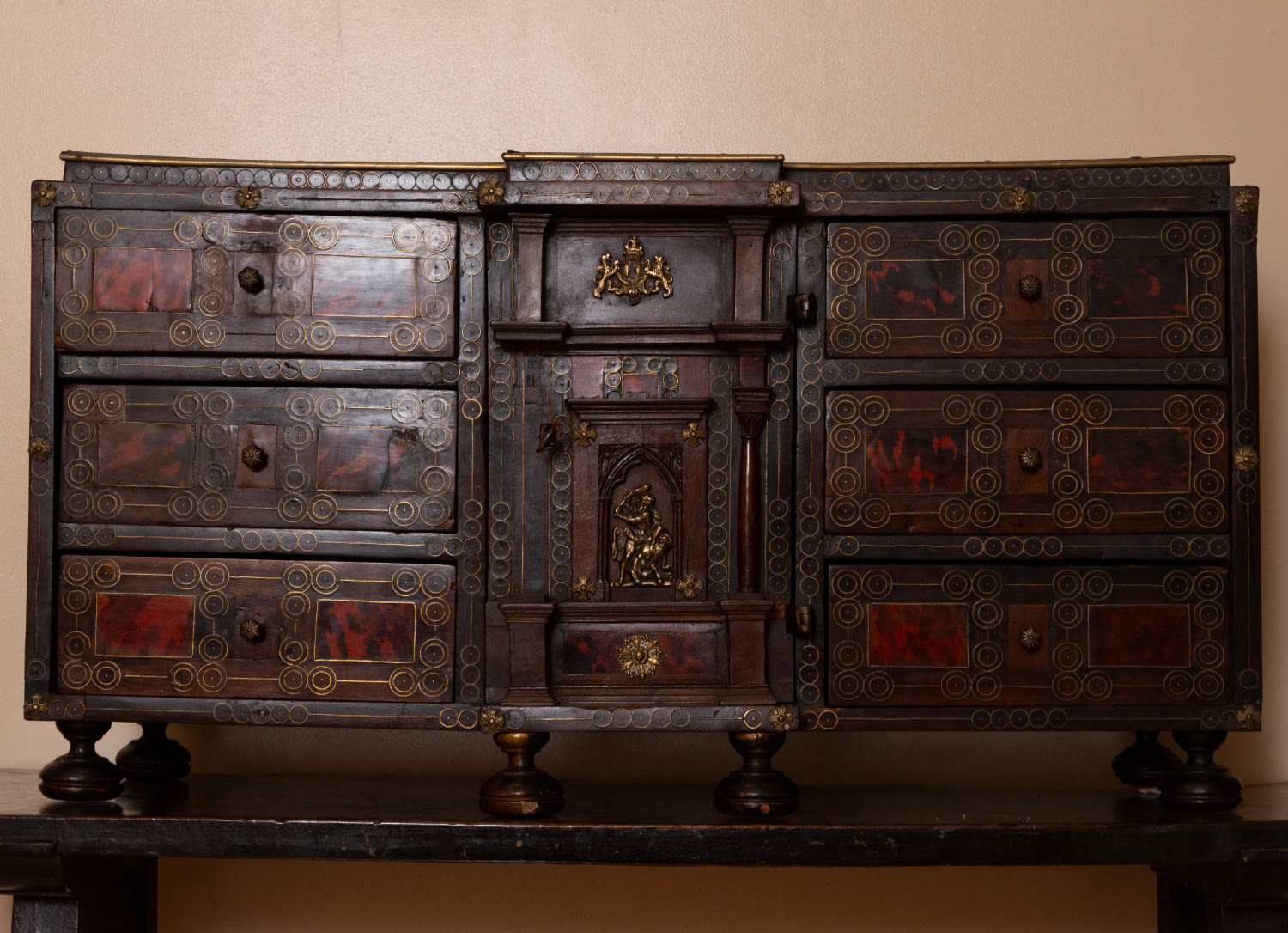 Decorative "Bargueño" Italo Flemish, in tortoiseshell and fruit marquetry from the 18th century with - Image 2 of 5