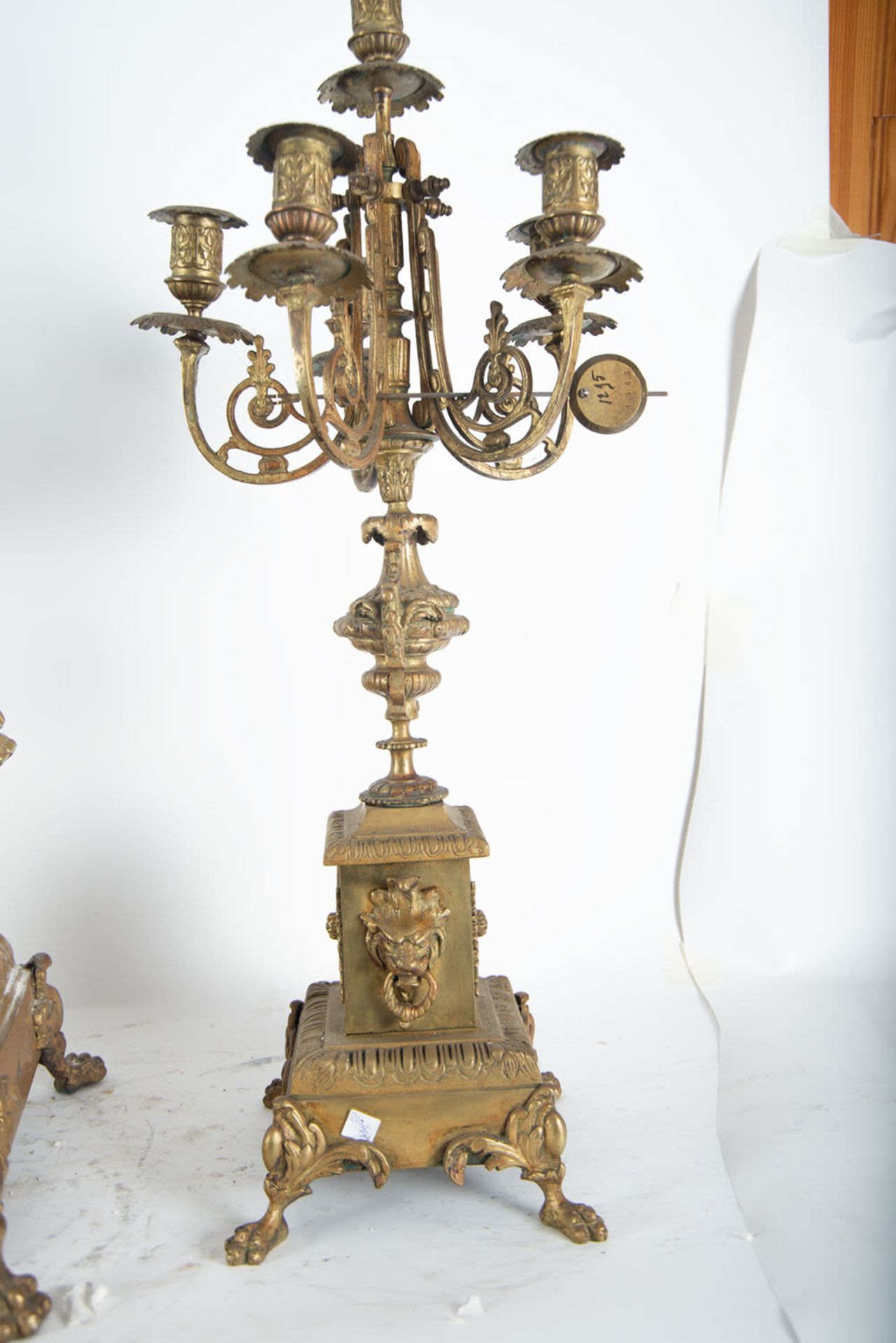 Garniture in gilt bronze with caryatids. Charles X style, 19th century - Bild 8 aus 9