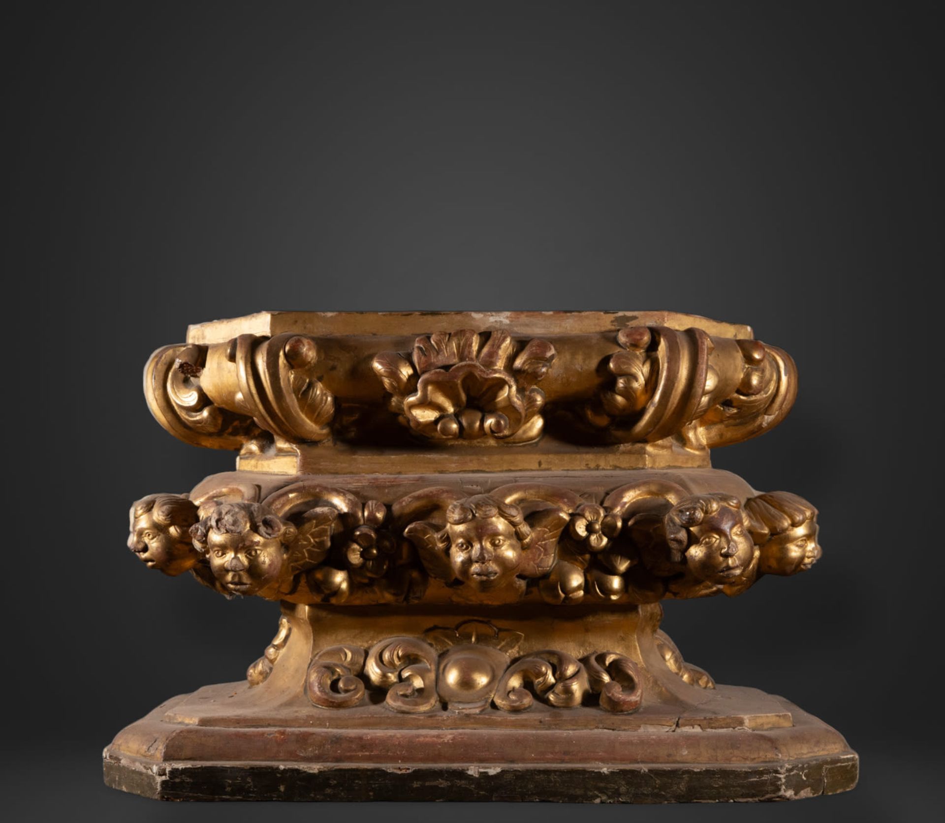 Large Italian Baroque Pedestal in wood gilded with gold leaf