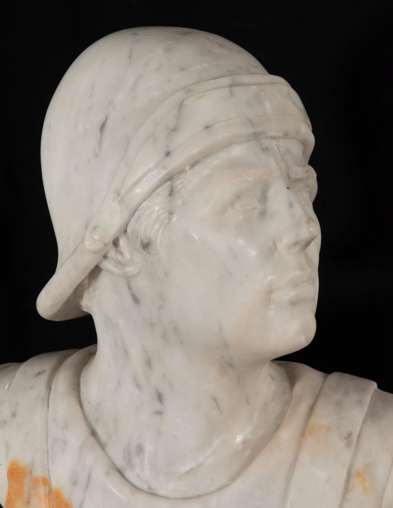 Pair of decorative busts of a Roman legionnaire and maiden, in marble, 19th century - Image 6 of 7