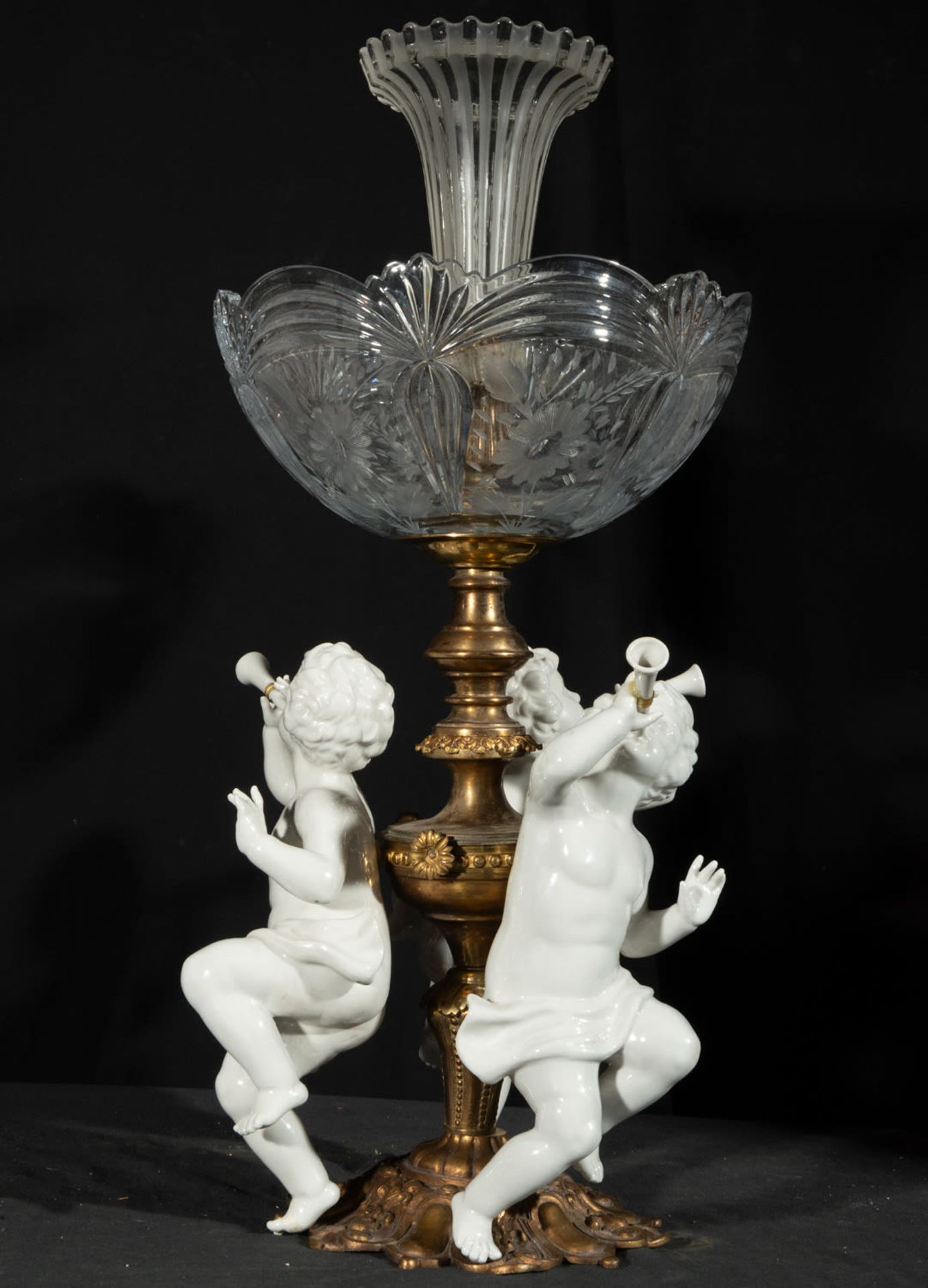 Surtouot or Napoleon III Centerpiece with cherubs in Sèvres porcelain and gilt bronze, end of the 19 - Bild 3 aus 5