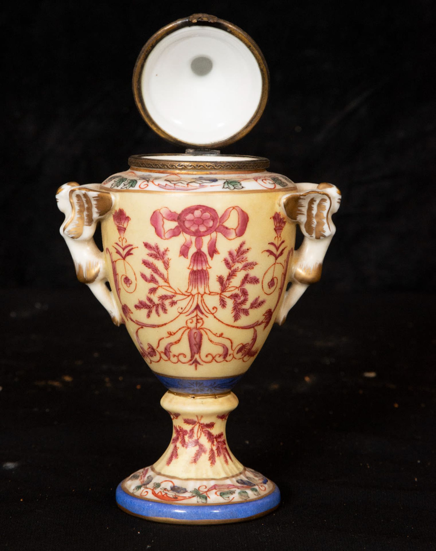 Pair of Fireplace Vases in German Meissen porcelain, late 19th century - Bild 2 aus 5