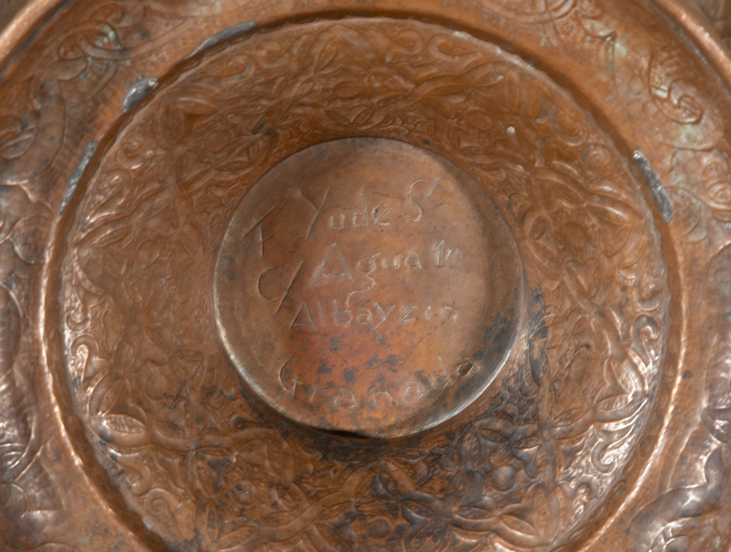 Pair of Large Embossed Copper Vases in the "Alhambra" style, Andalusian Granada work from the 19th c - Image 10 of 10