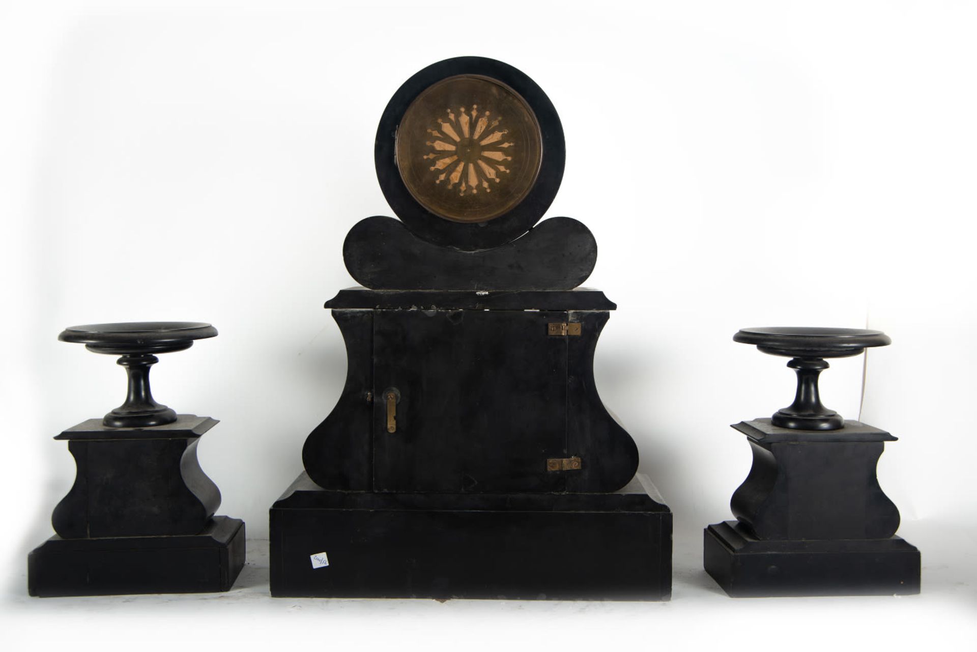 Black marble, gilt bronze and mercury pendulum garniture, 19th - 20th century - Bild 4 aus 12