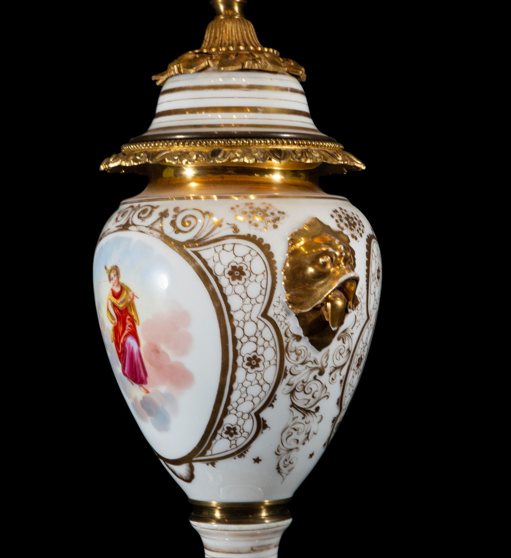 Pair of porcelain vases transformed into lamps, 19th century - Bild 10 aus 13