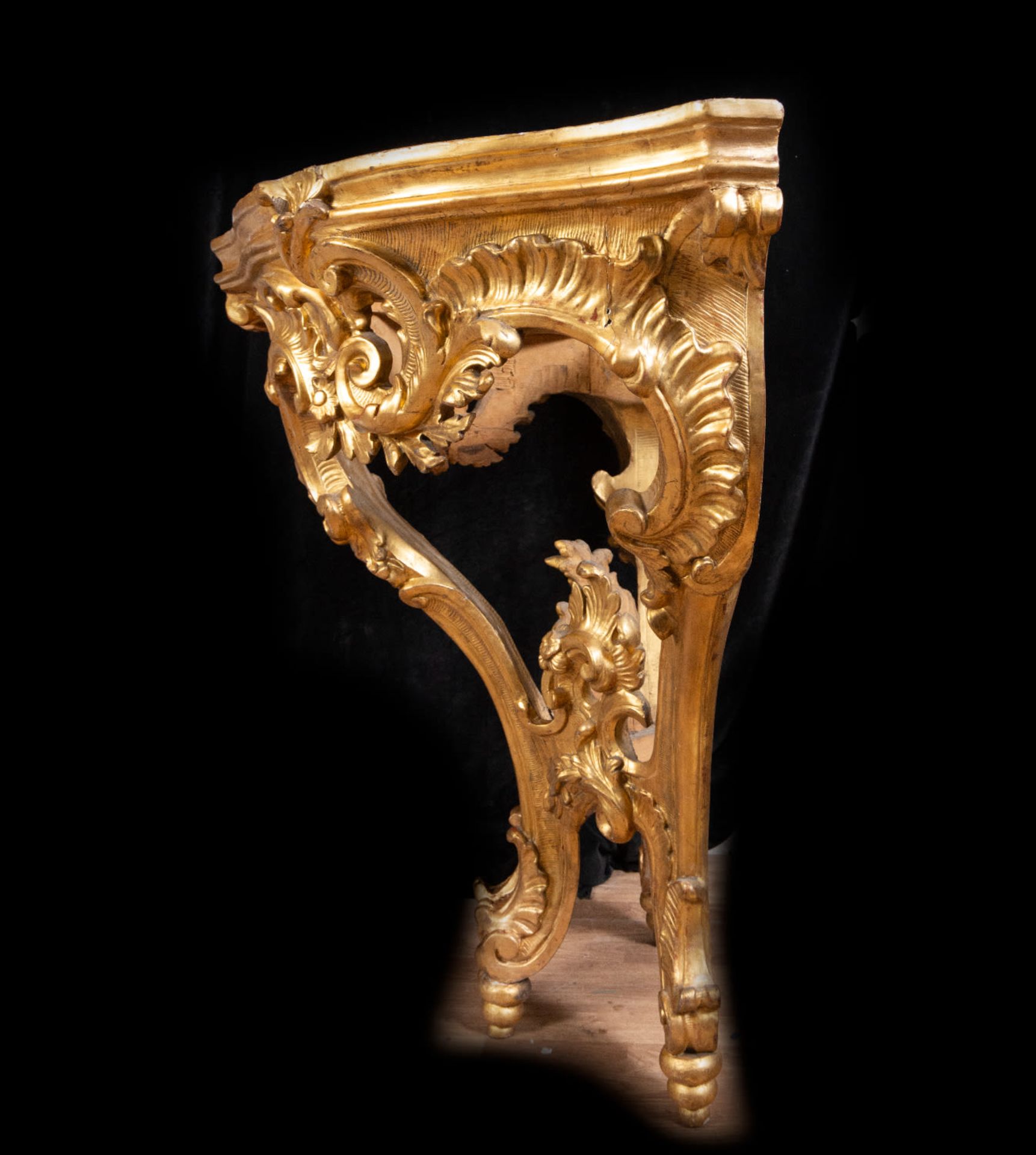 Louis XV hallway console in gilt wood and white marble top, 18th century - Bild 2 aus 3