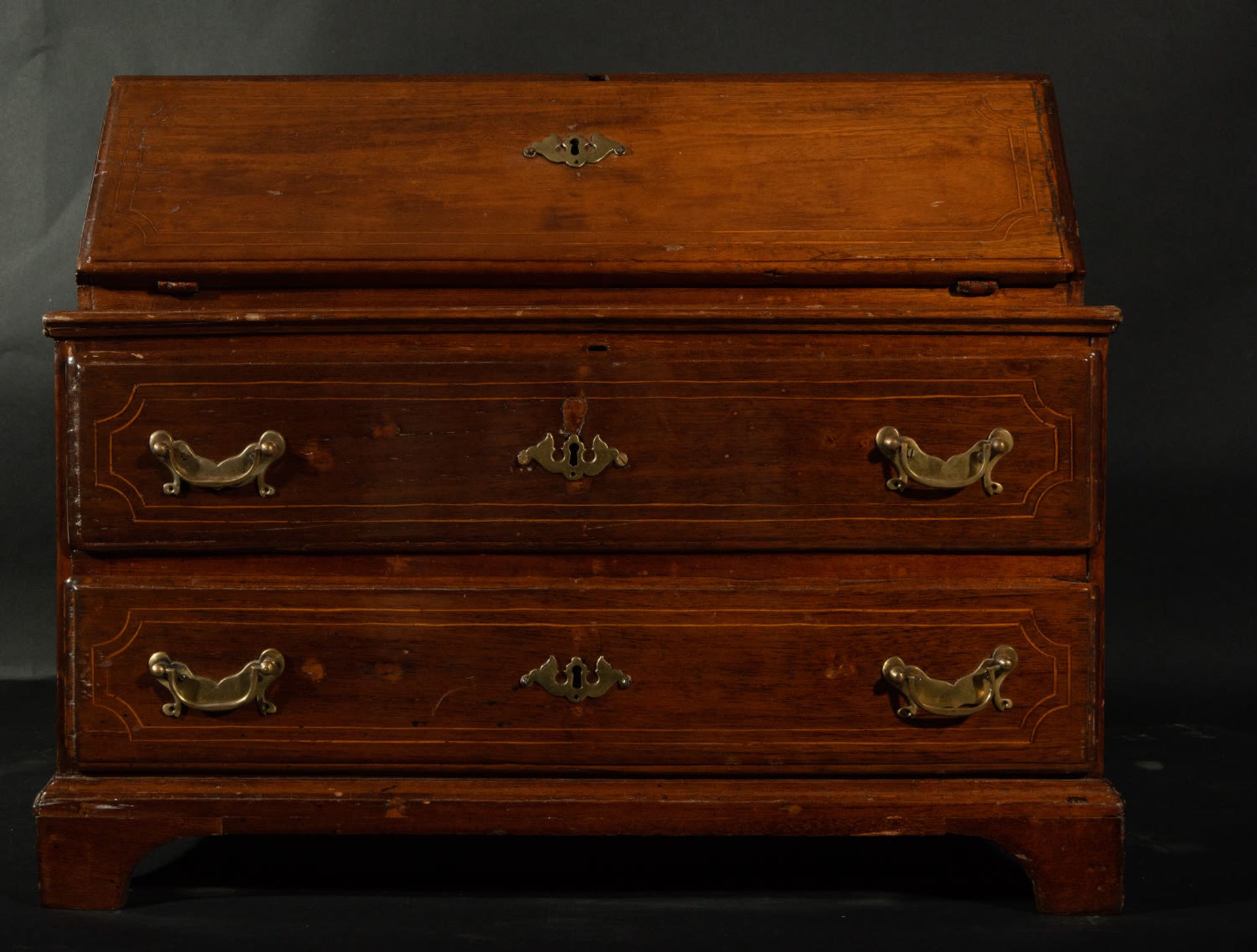 Small English homegrown desk in mahogany, early 19th century