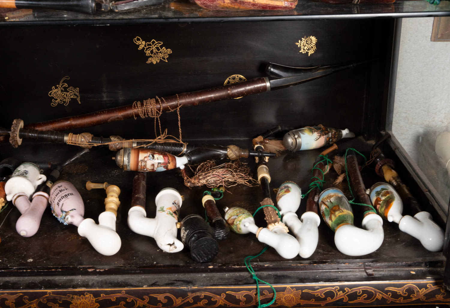 Collection of 60 19th century pipes - Image 8 of 8