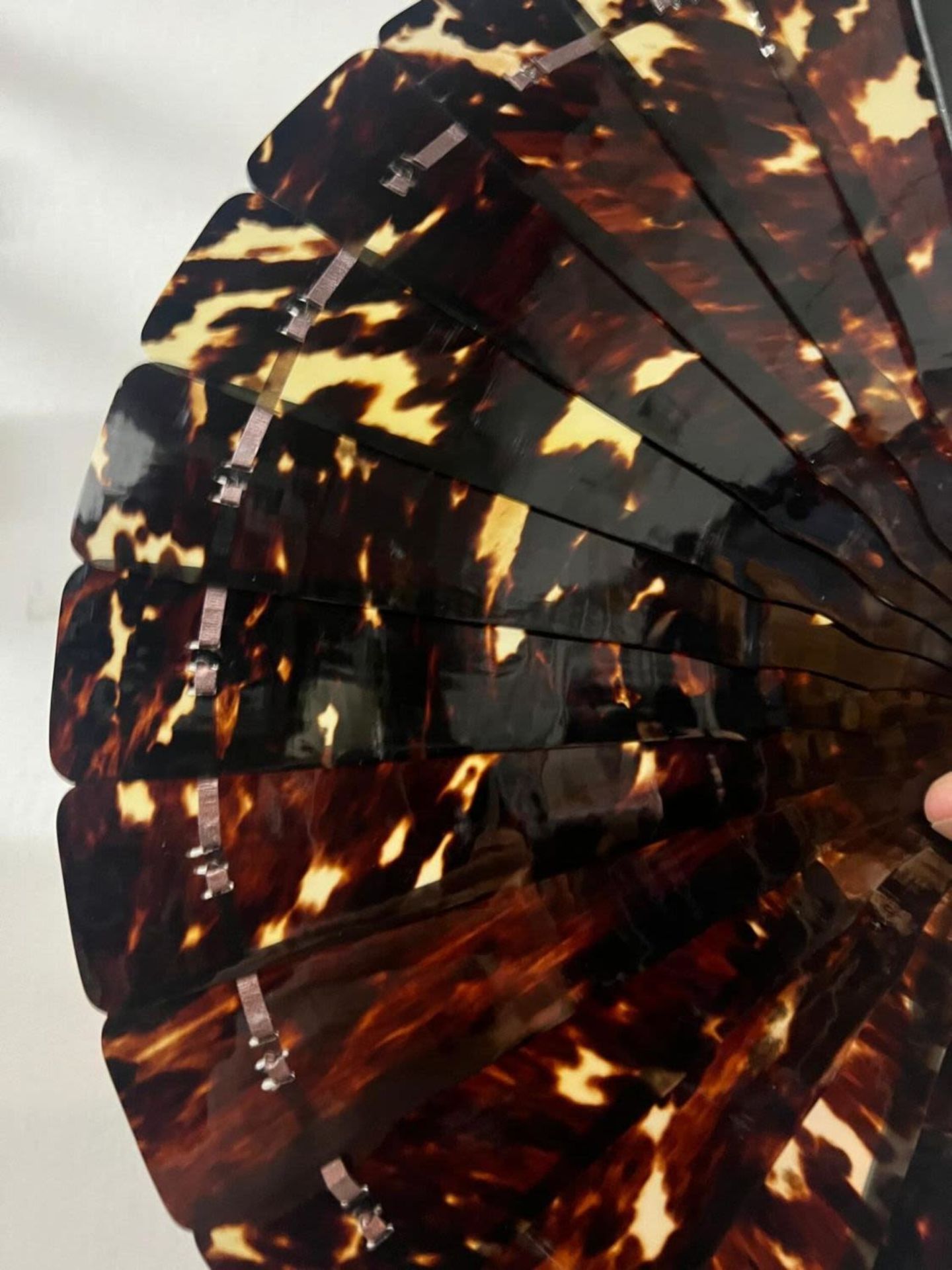 Important and large Filipino fan in solid tortoiseshell plaques, Philippines 19th colonial school - Bild 2 aus 4