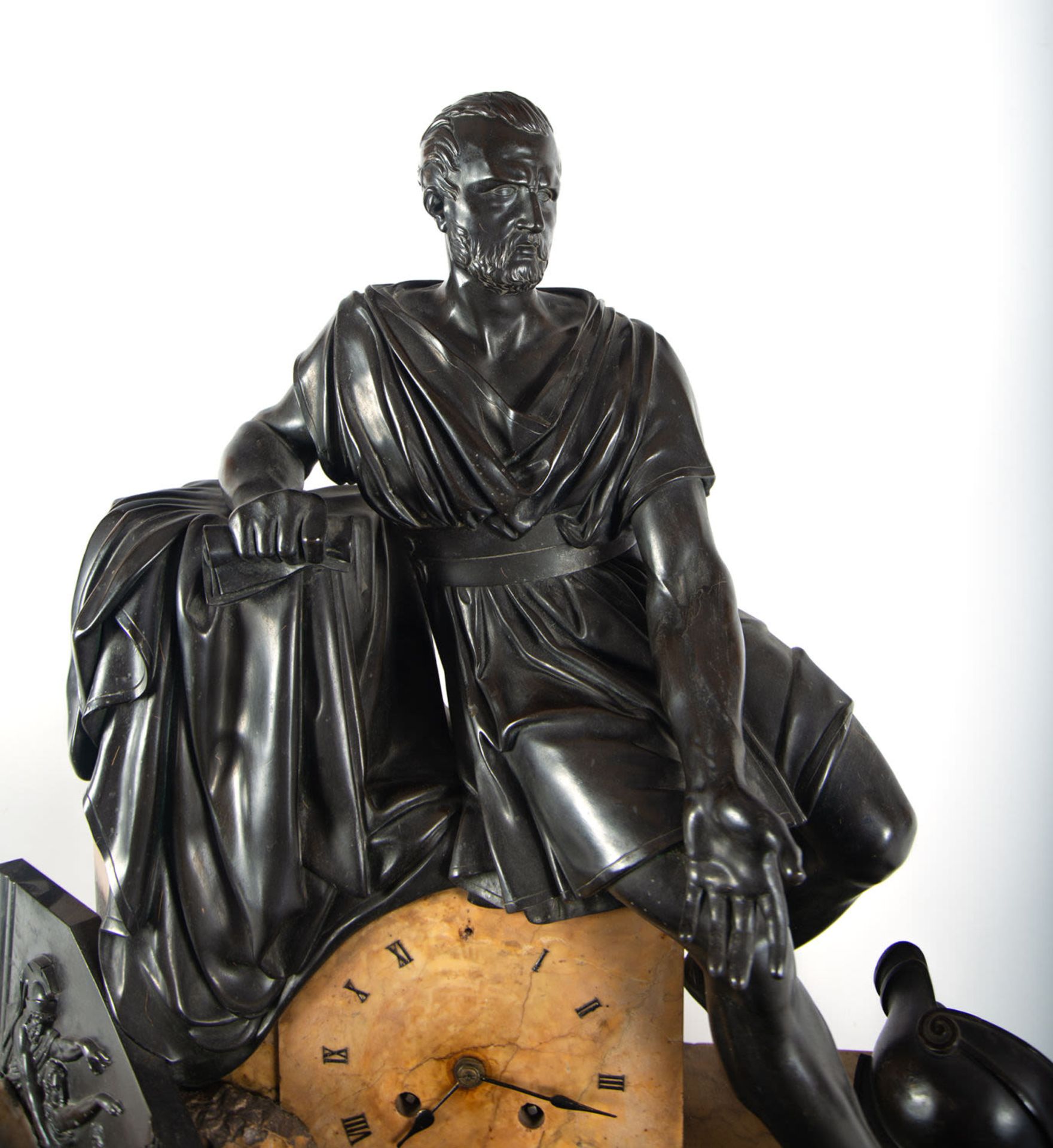 Empire style clock in patinated bronze and Aleppo marble depicting a Roman officer, 19th century - Image 3 of 10