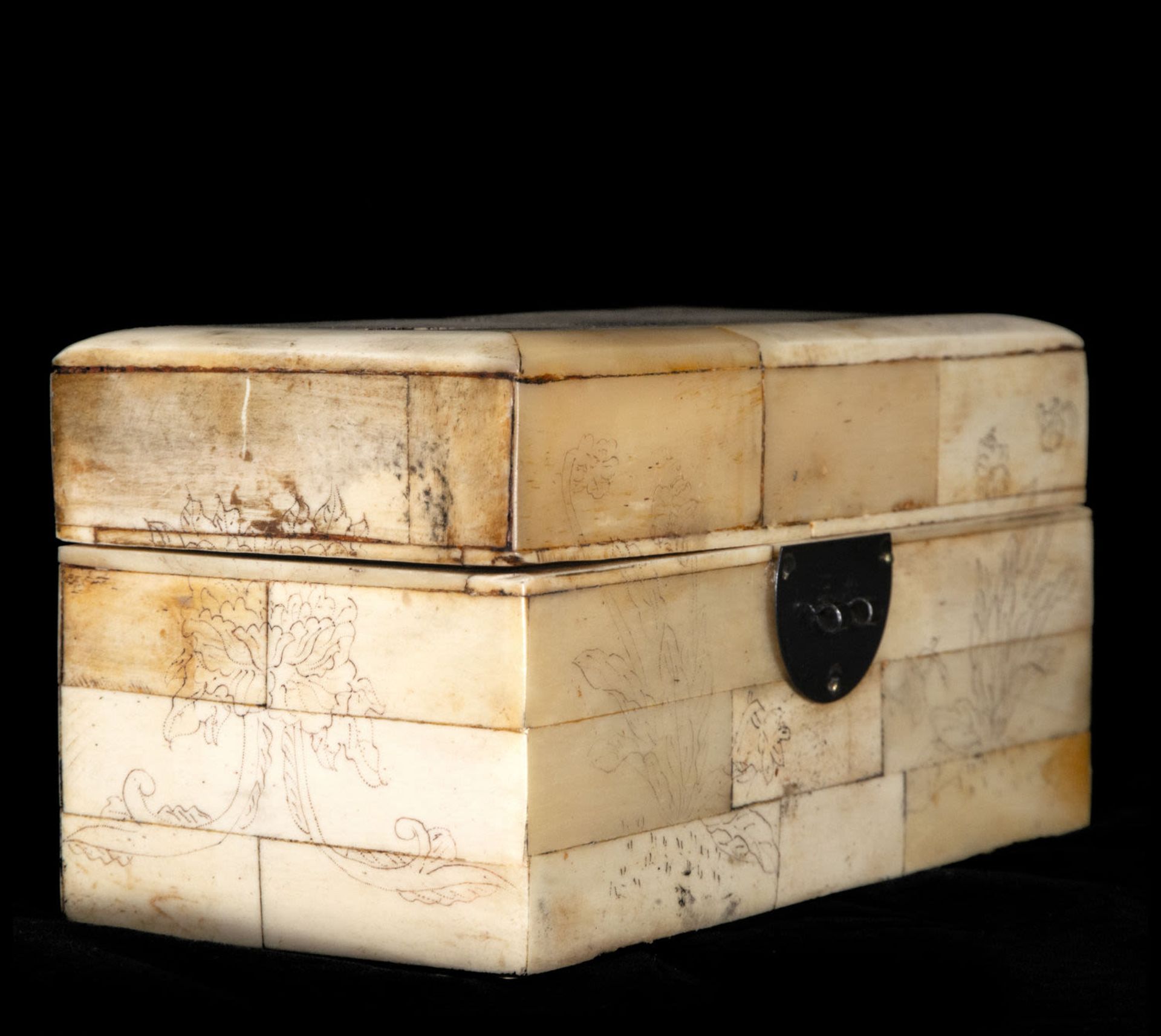 Indian tabletop chest in carved bone with floral motifs, 19th century - Bild 5 aus 7