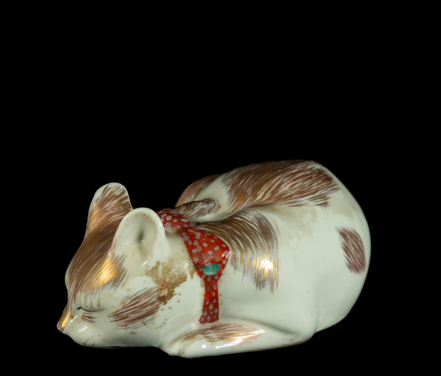 Reclining Cat Okimono in Japanese Satsuma porcelain, Meiji Period, 19th century Japanese work - Image 2 of 4