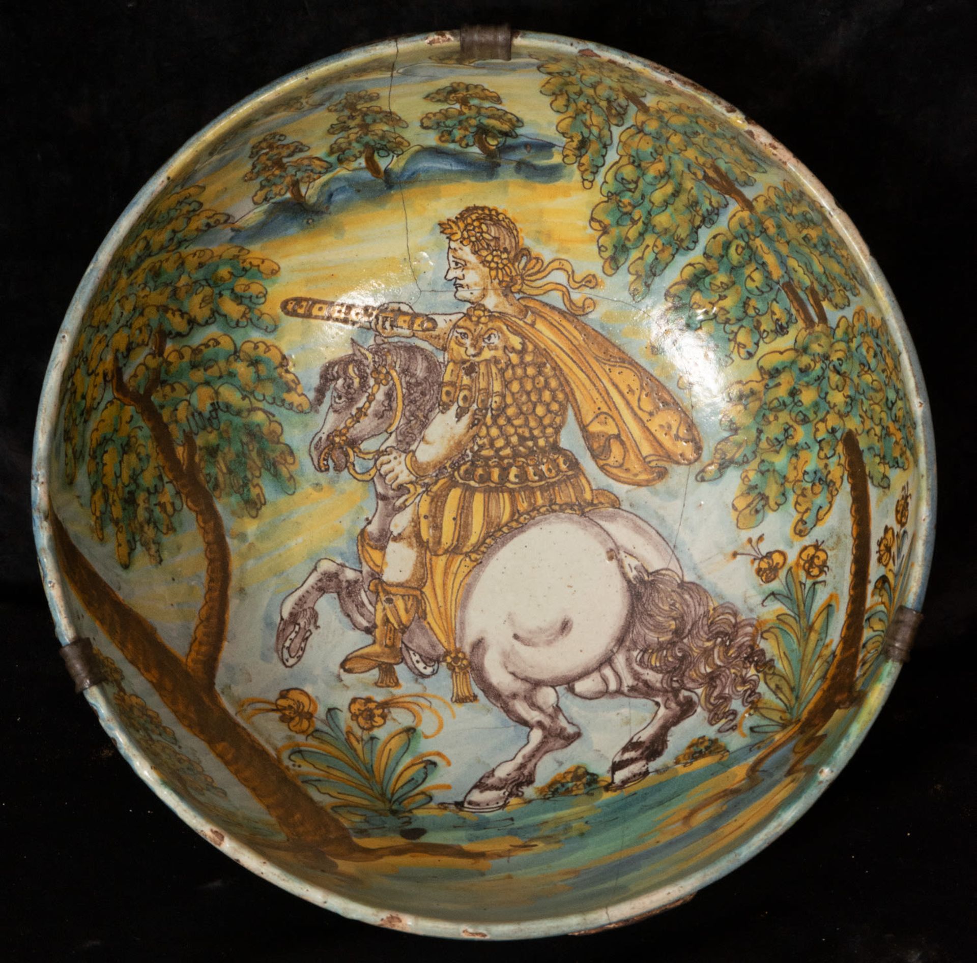 Large Talavera de la Reina bowl with rare motif of Julius Caesar on Horseback, 17th century