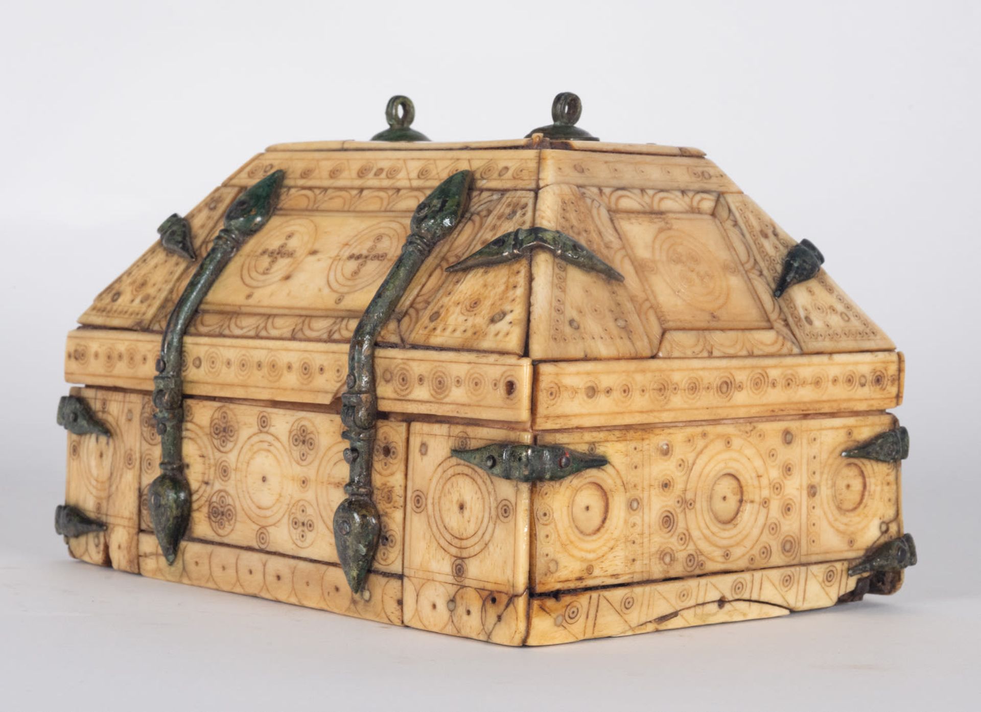 Rare bone box and wrought iron Siculo - Norman casket in the Germanic or Norman style, ex-european p - Image 8 of 13