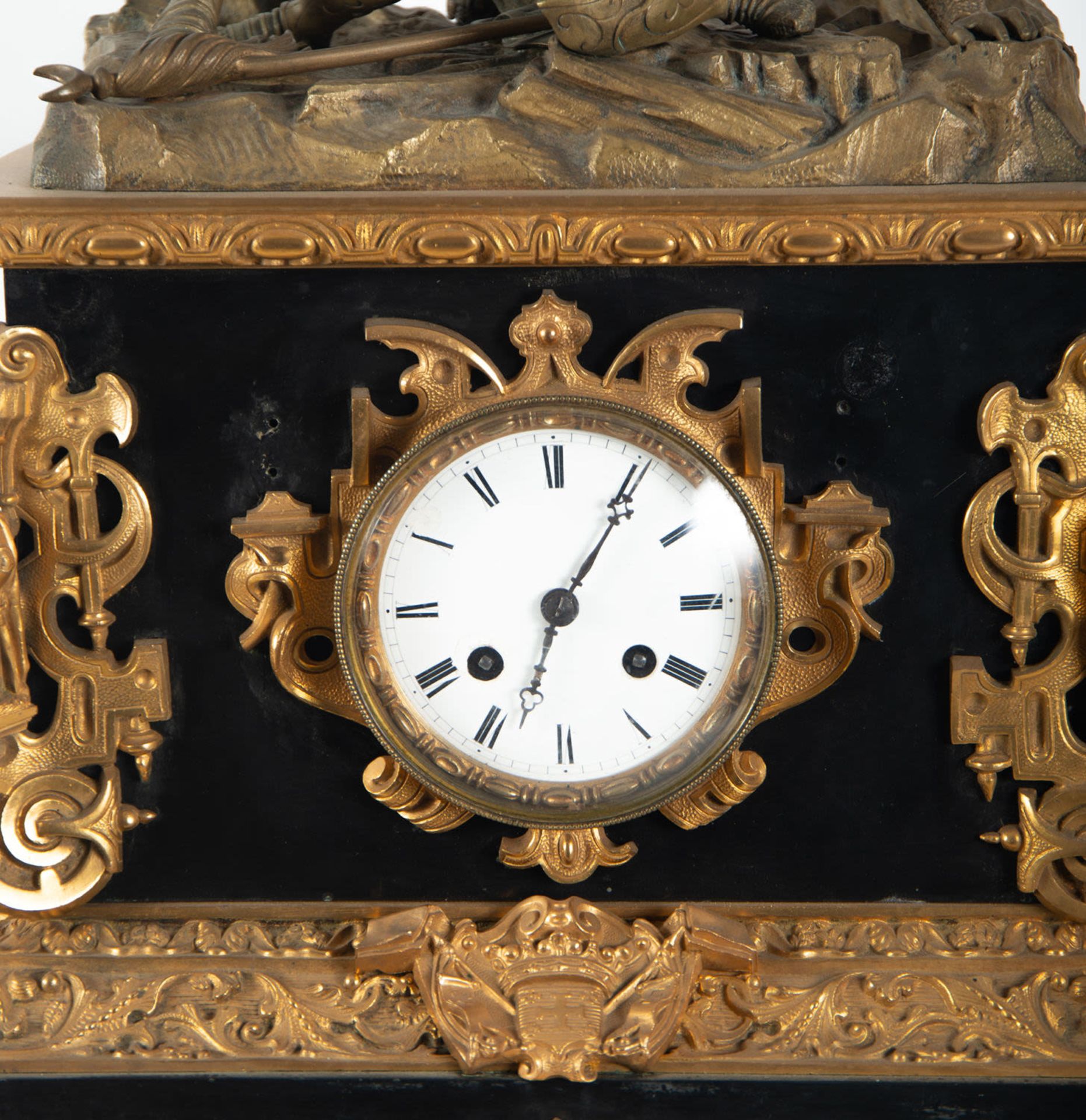 Gilt bronze clock depicting a Templar knight in the crusades, 19th century - Image 4 of 7