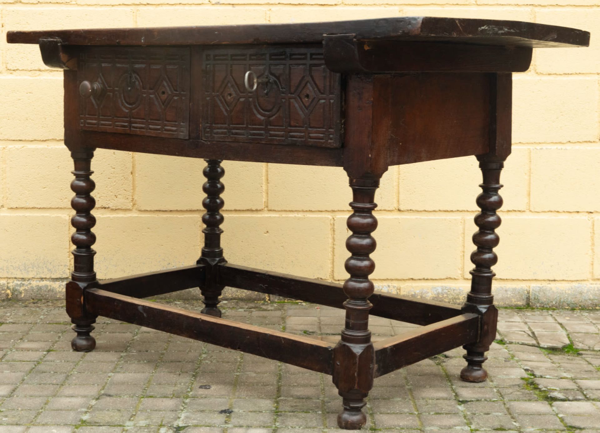 Oak kitchen table, 17th century - Image 2 of 4