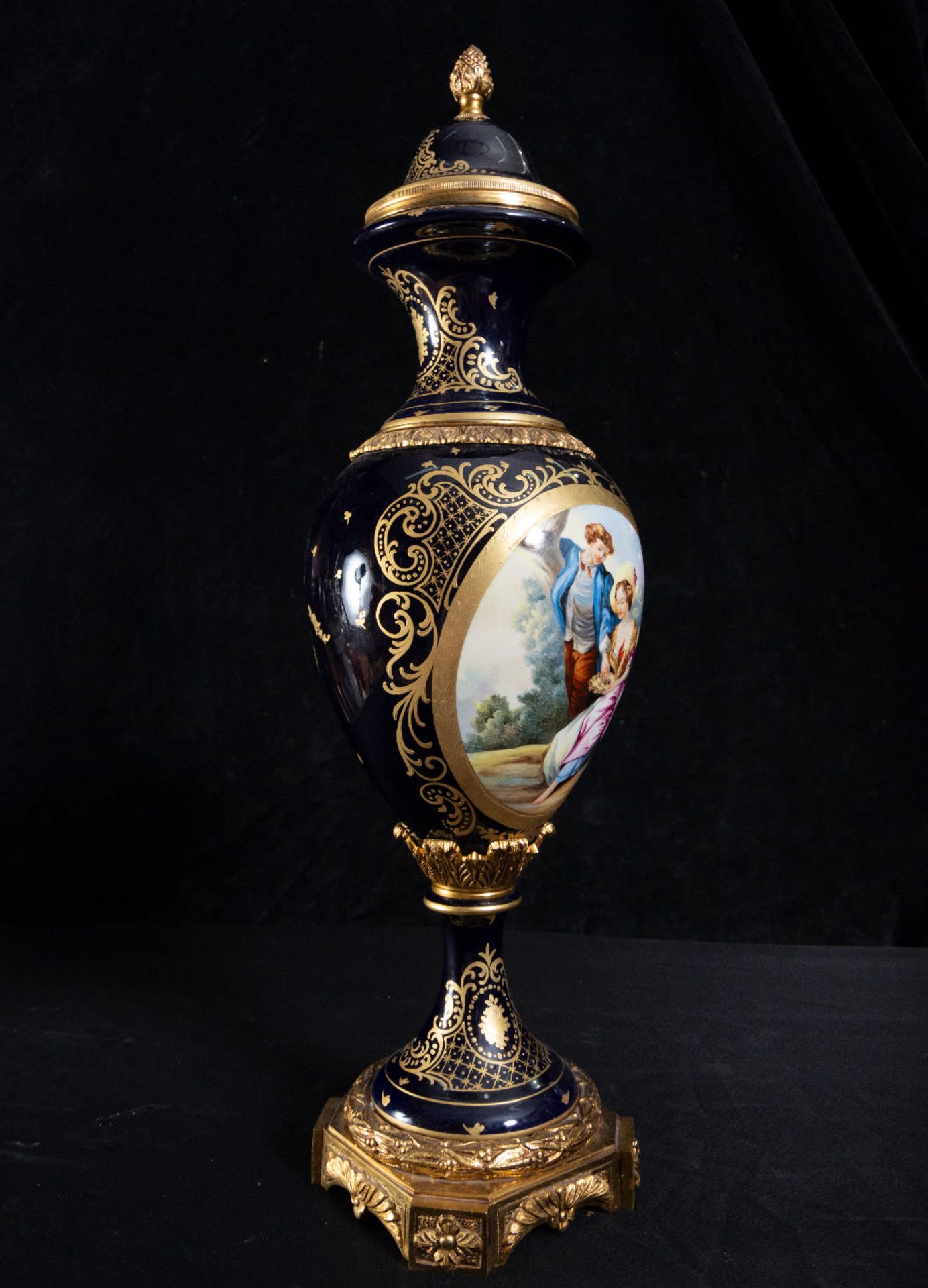 Great pair of French porcelain vases "Sevres Blue", mounted in gilt bronze, late 19th century - Image 3 of 6