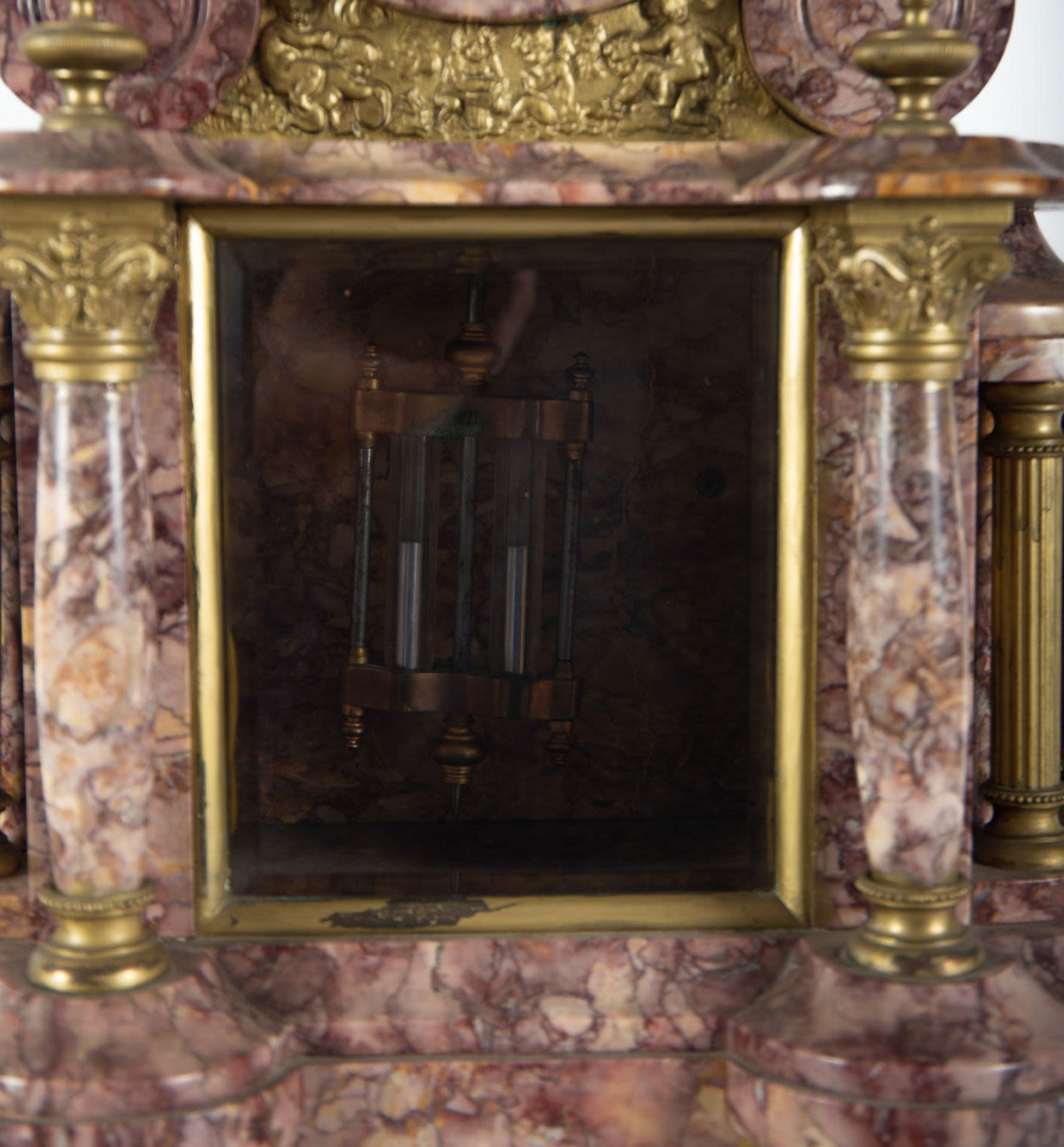 garniture in pink marble and gilt bronze, with mercury pendulum - Bild 8 aus 13