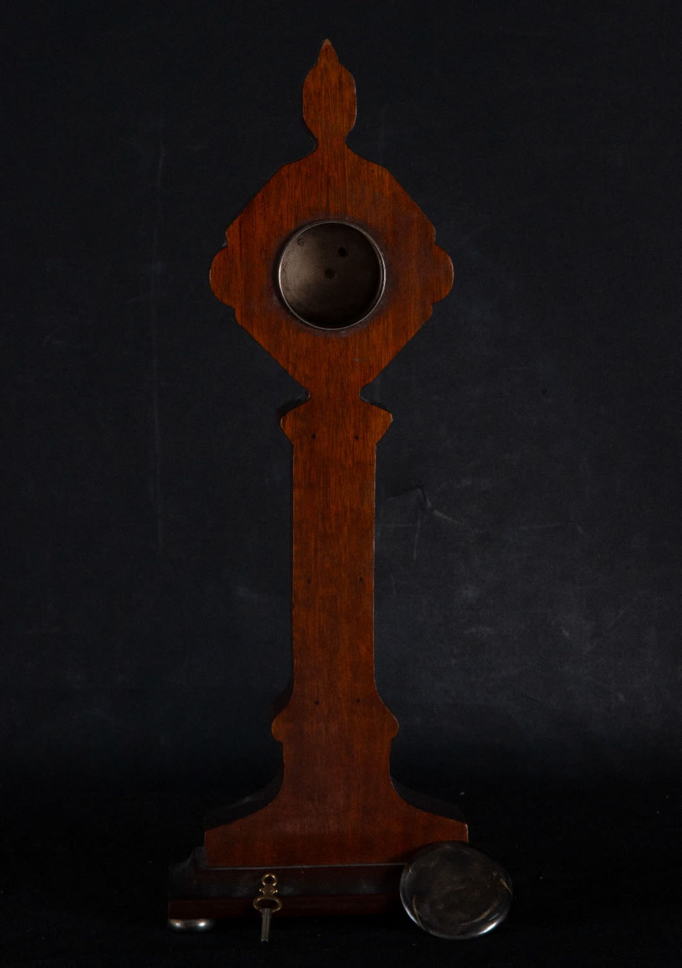 Mahogany clock covered with embossed silver, 19th century - Bild 3 aus 3