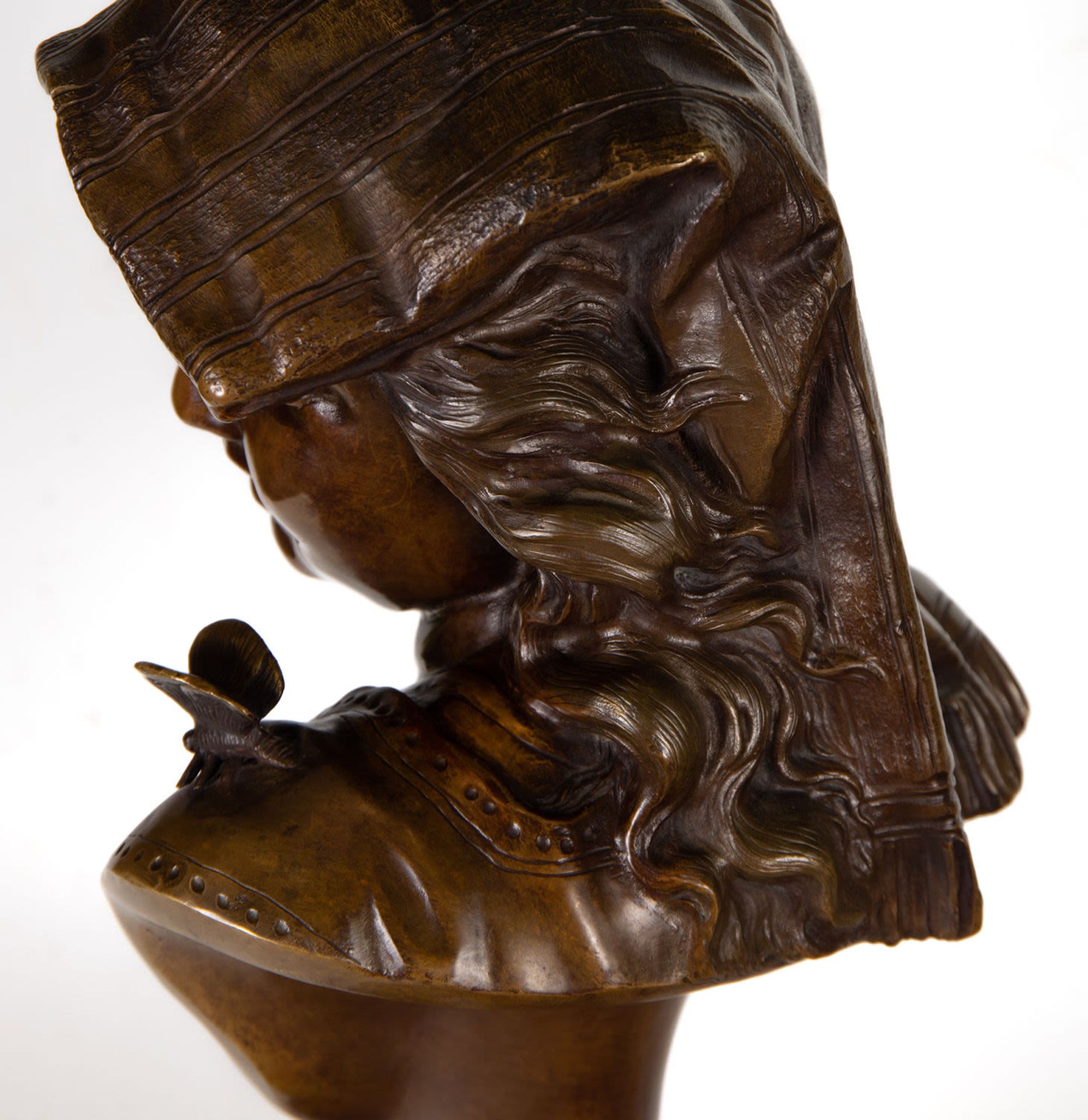 Bust of a Girl in patinated Bronze, French school of the 19th century - Image 7 of 8