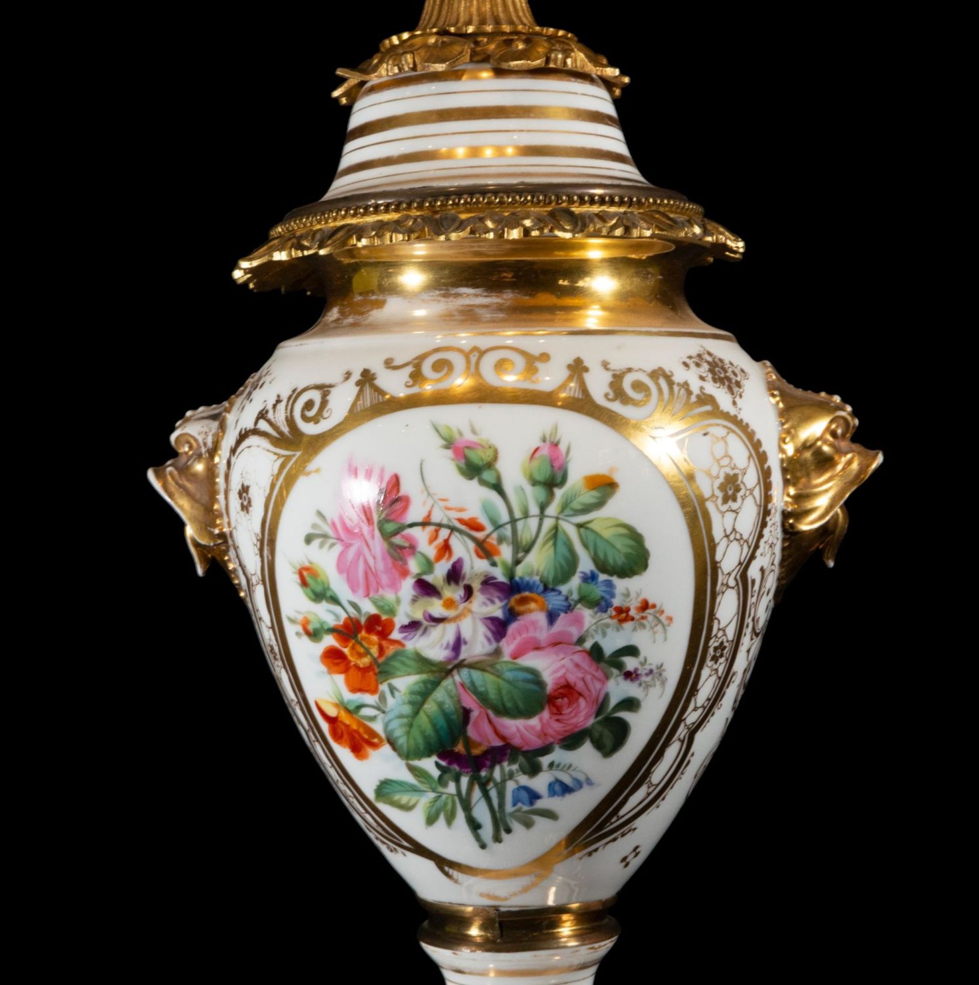 Pair of porcelain vases transformed into lamps, 19th century - Bild 5 aus 13