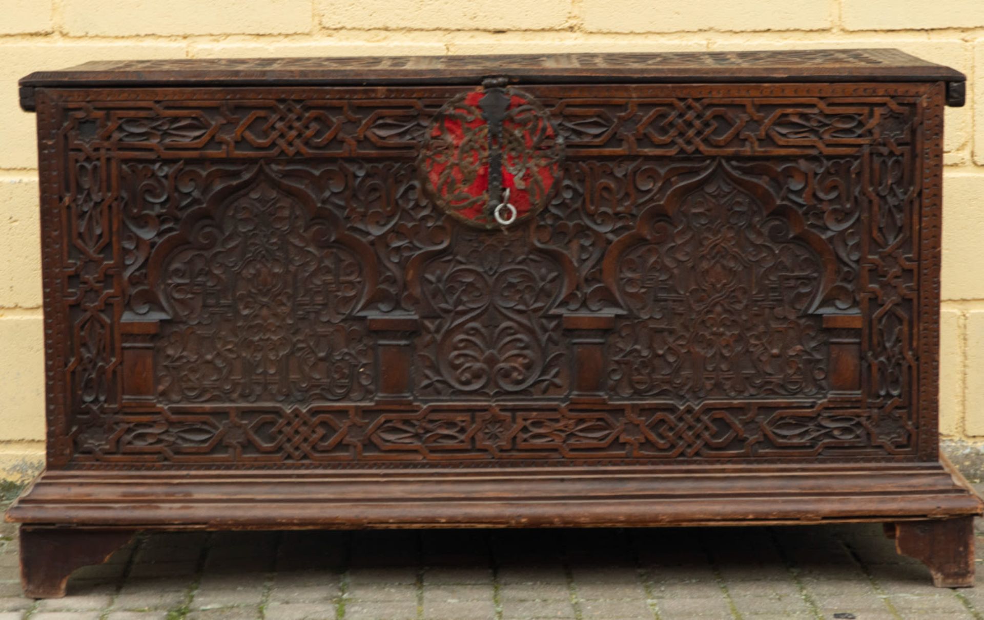 Post-Nasrid Granada or Cádiz chest from the 18th century