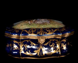 Box in French Sèvres porcelain from the 19th - 20th century
