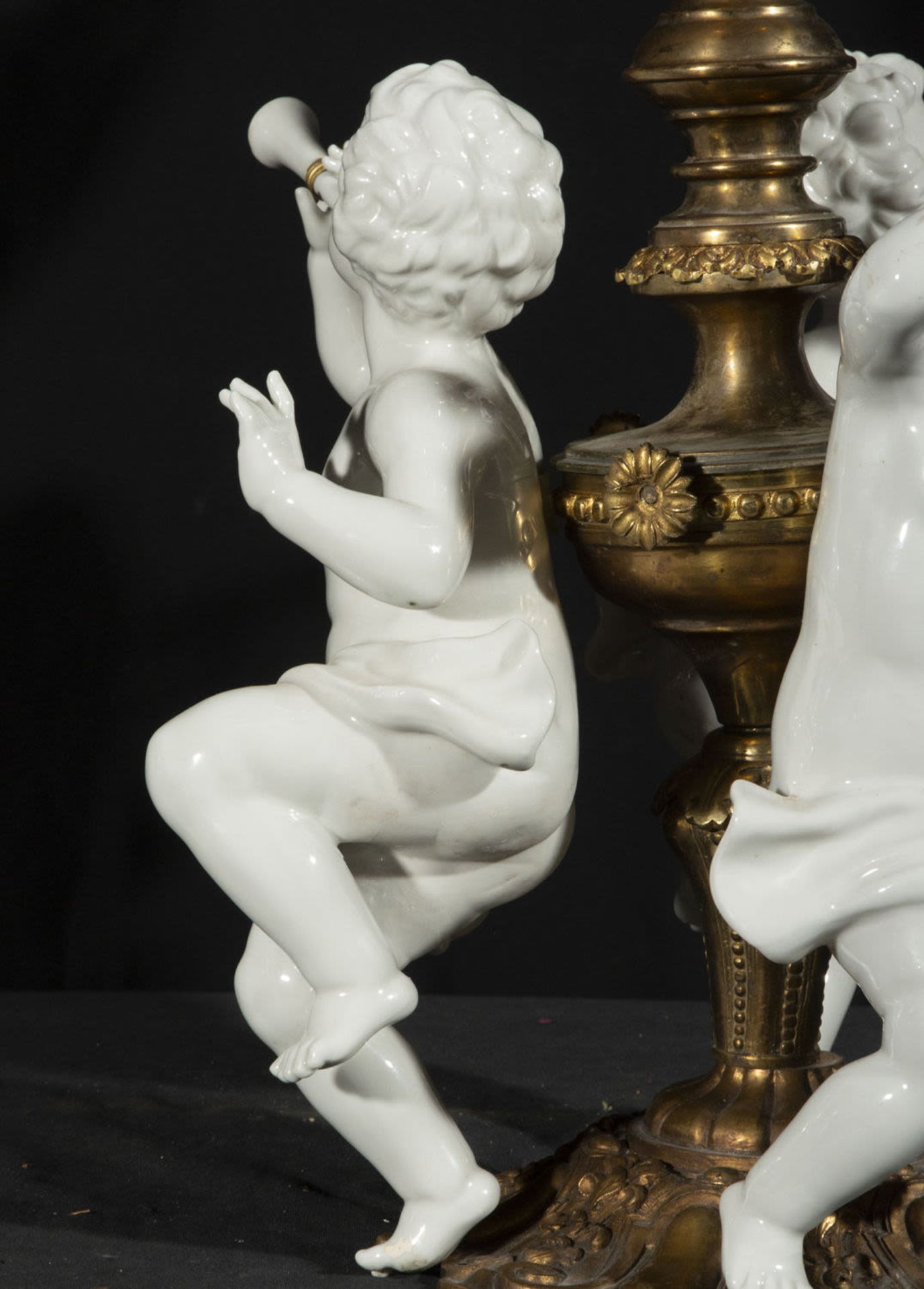 Surtouot or Napoleon III Centerpiece with cherubs in Sèvres porcelain and gilt bronze, end of the 19 - Bild 5 aus 5