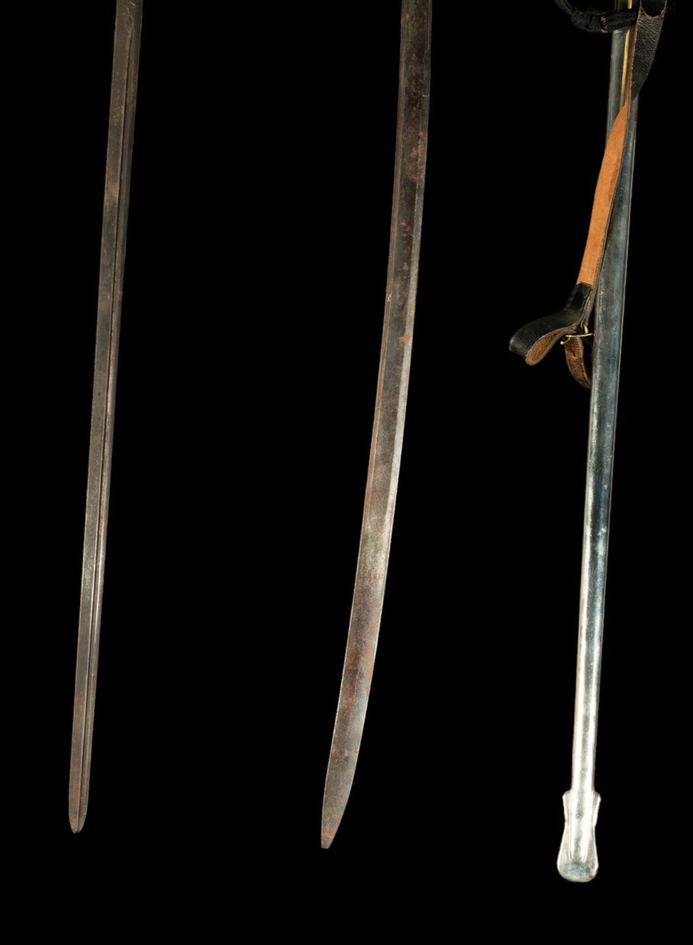 Lot of Two Sabers and a cazuela sword, one of them from the Royal Horse Guard and 19th century - Image 4 of 4