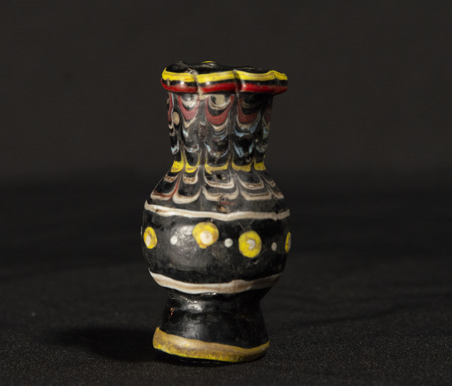 Rare Polychrome and blown glass paste vase in classical Phoenician or Roman style, possibly Greece o - Image 2 of 3