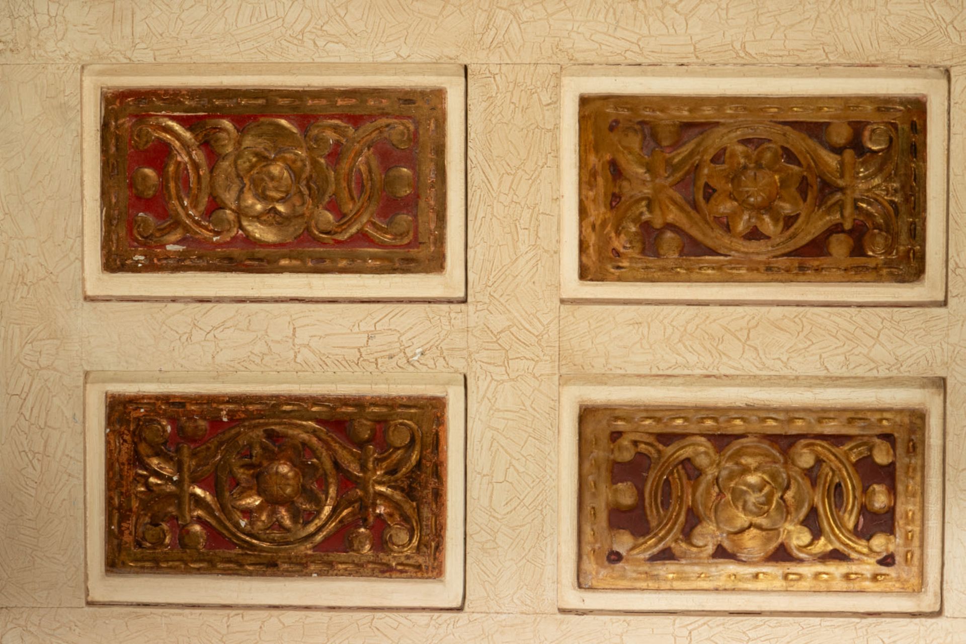 Pair of screen elements, 18th century, Portuguese school in polychrome wood - Image 2 of 2