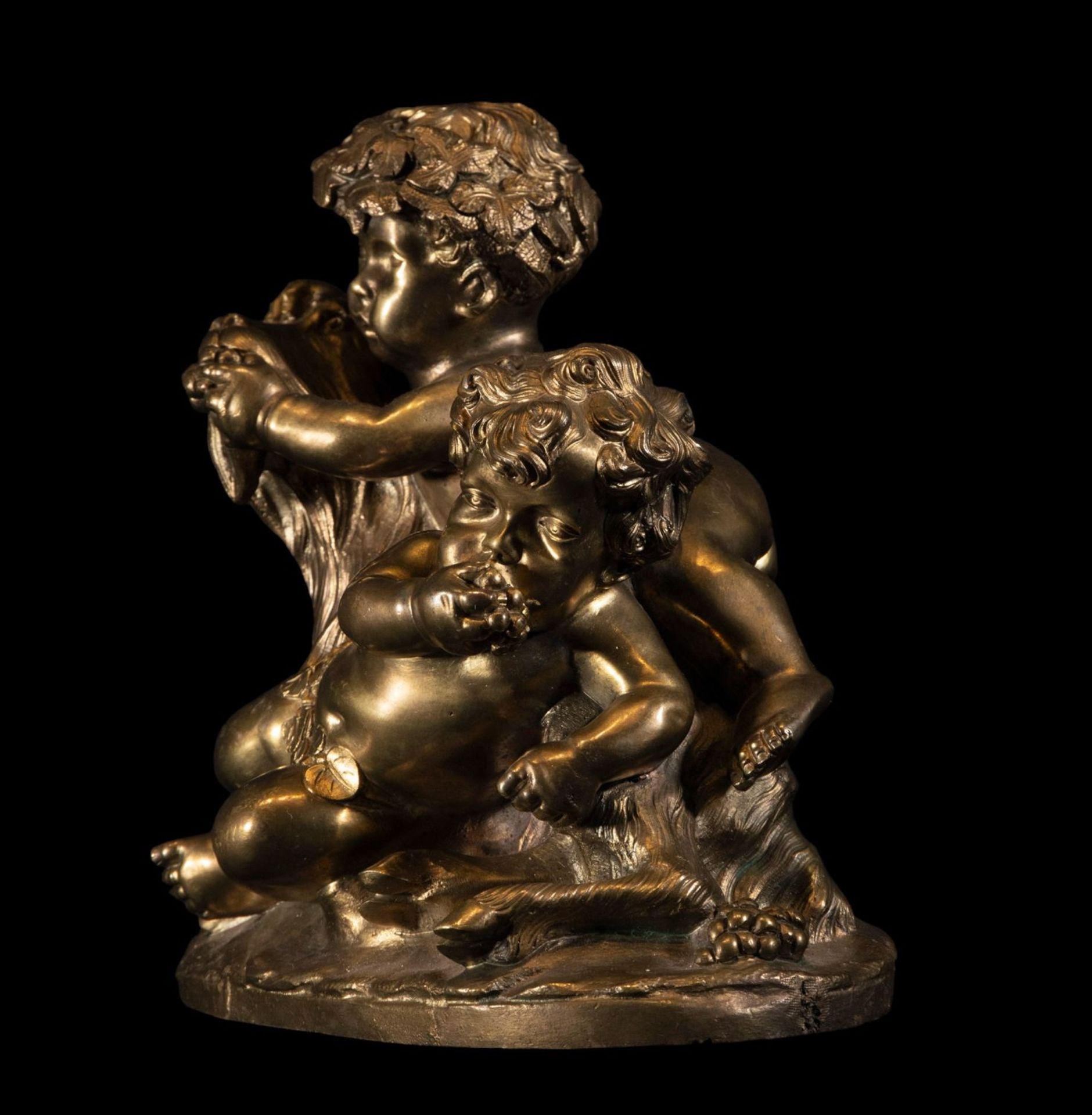 Allegorical French Beaux Arts sculpture of two Amours climbing a goat in patinated and gilded bronze - Bild 4 aus 8