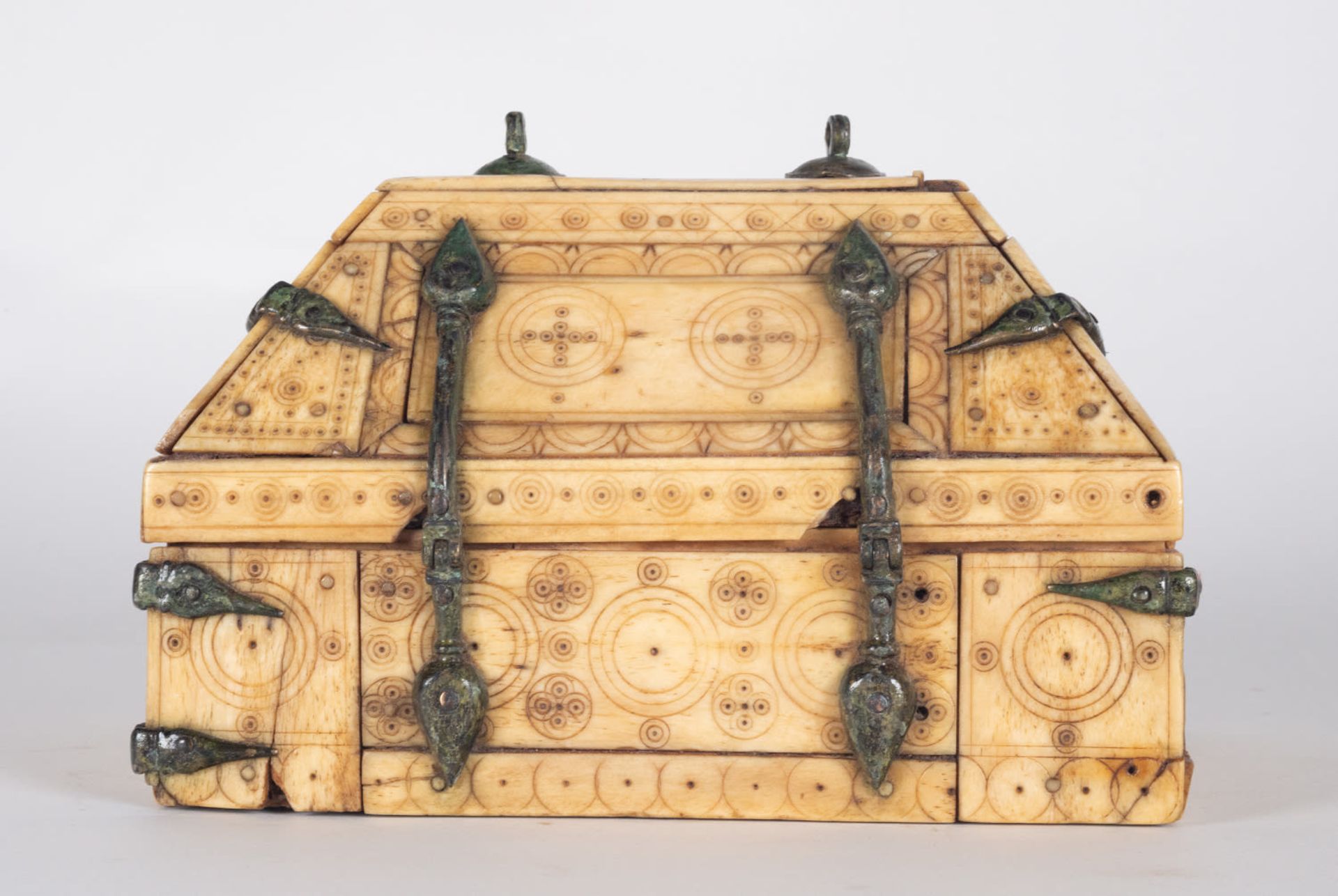 Rare bone box and wrought iron Siculo - Norman casket in the Germanic or Norman style, ex-european p - Image 11 of 13