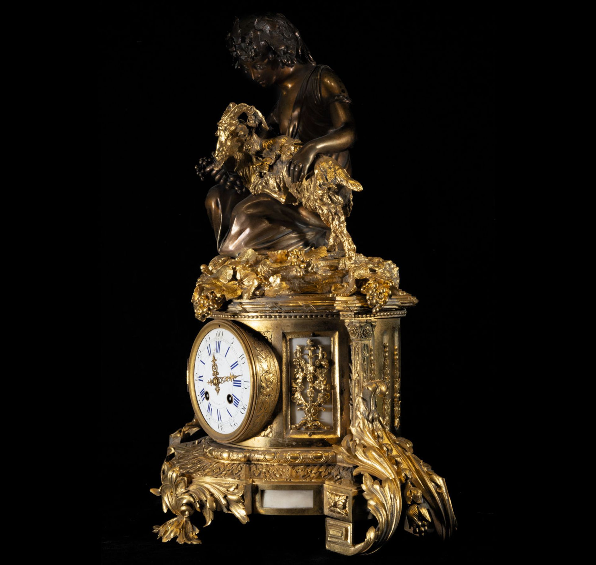 Exquisite Large French Table Clock in Mercury-Gilded Bronze and Alabaster with Bacchus and Goat, Nap - Bild 5 aus 9
