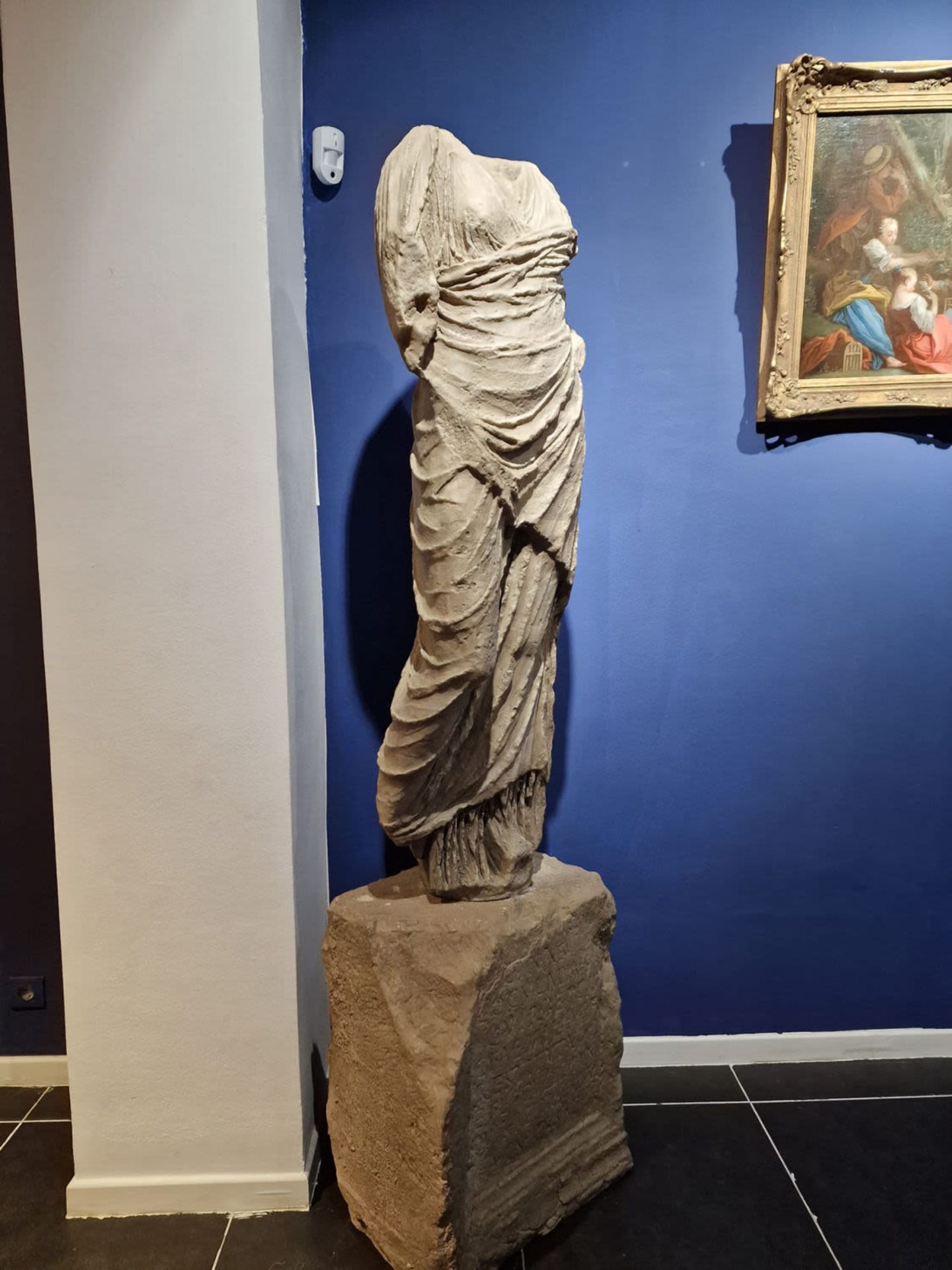 Goddess Tanit in Marble dust, following Classic Roman models, 20th century - Bild 3 aus 6