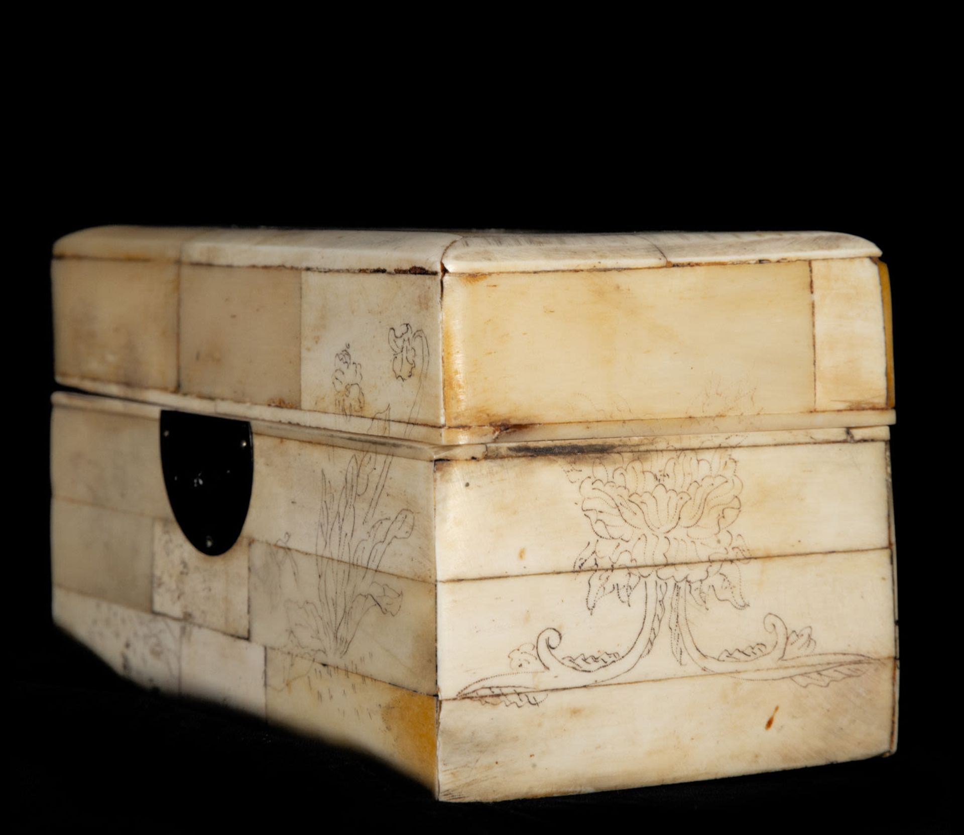 Indian tabletop chest in carved bone with floral motifs, 19th century - Bild 4 aus 7