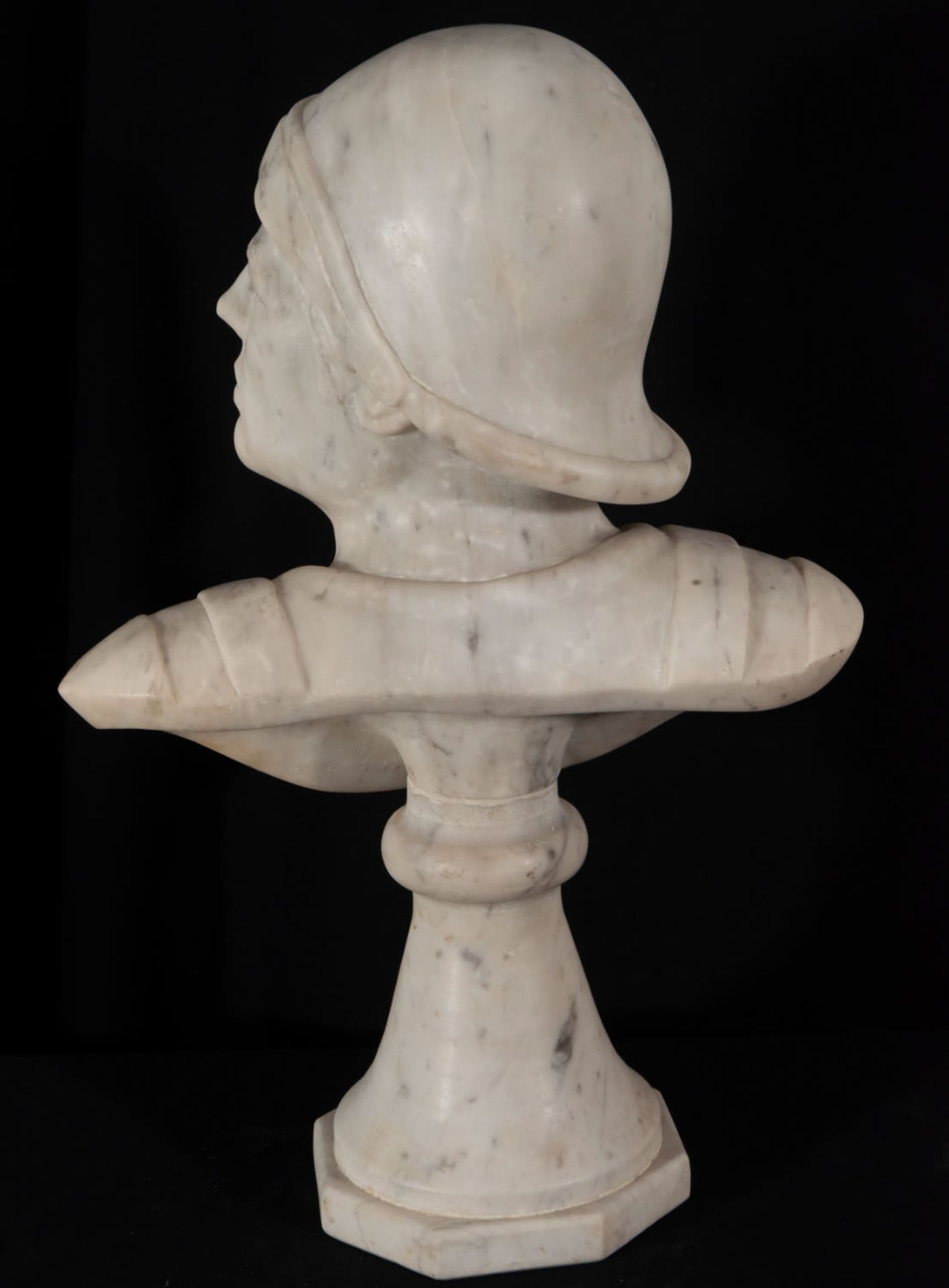 Pair of decorative busts of a Roman legionnaire and maiden, in marble, 19th century - Bild 7 aus 7