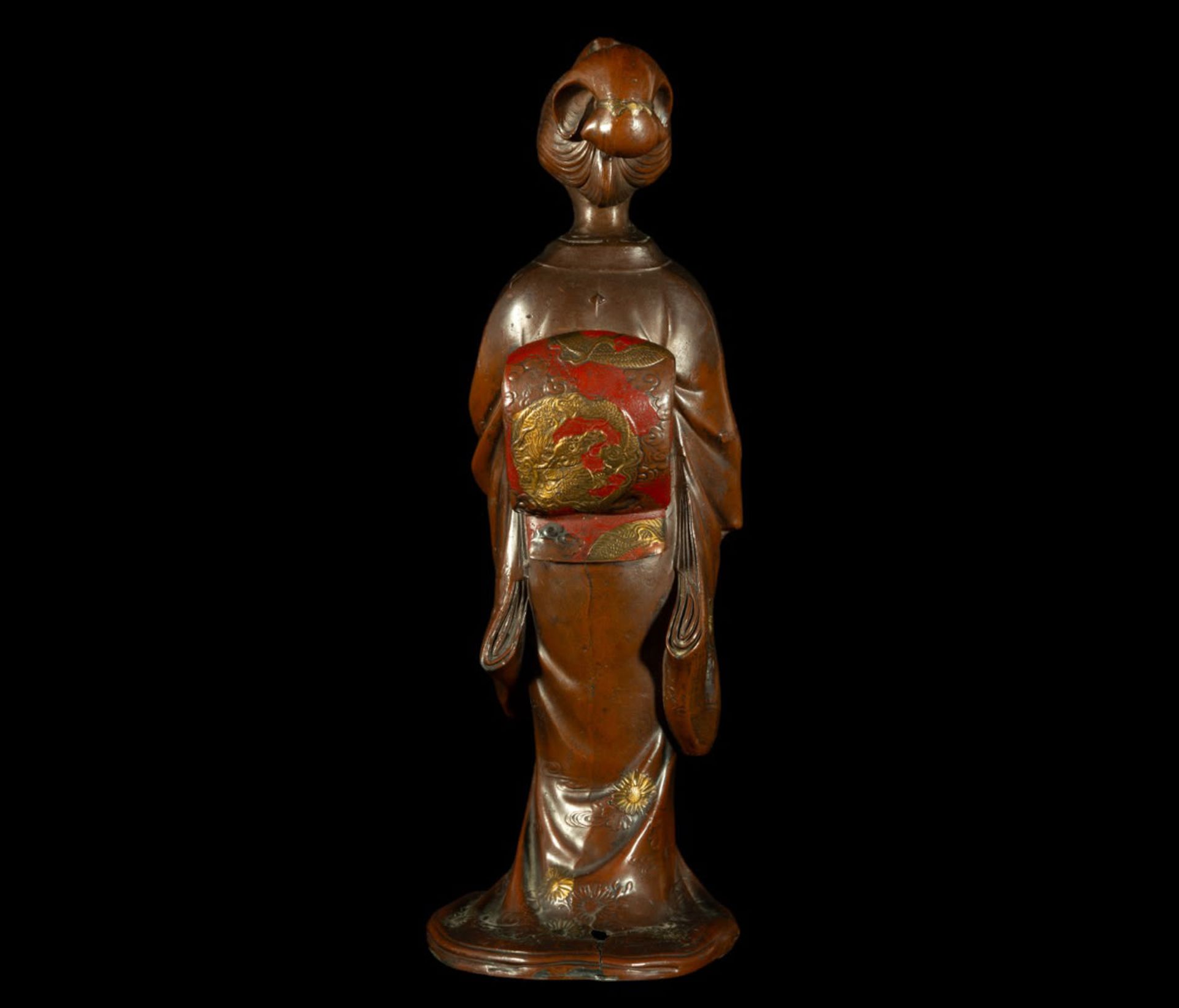 Exquisite Japanese Meiji Geisha in carved and gold-gilt "repoussé" copper, 19th century - Image 3 of 7