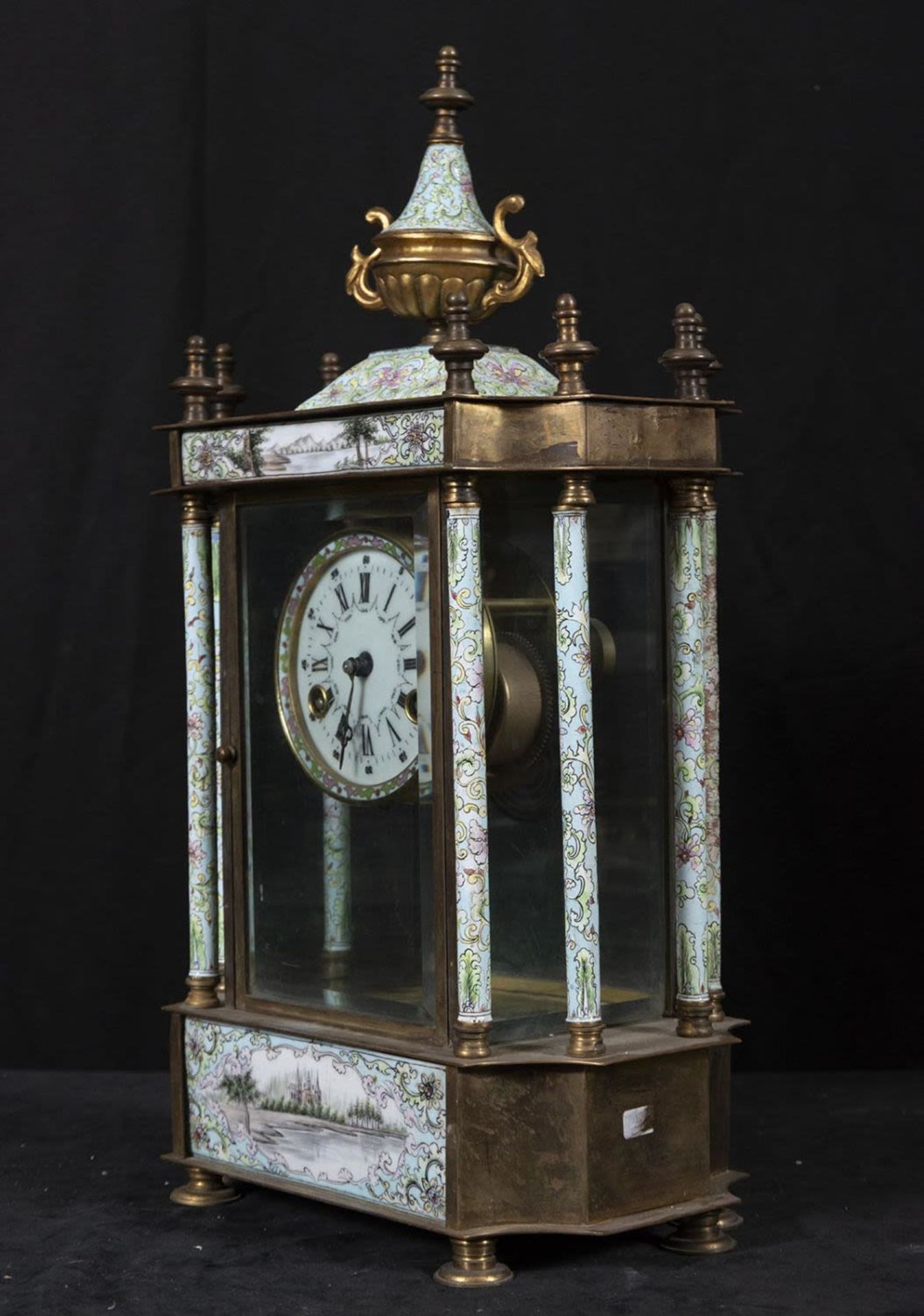 Portico Clock in bronze and Chinese enamels from Canton for export to the European market, 19th cent - Image 3 of 6