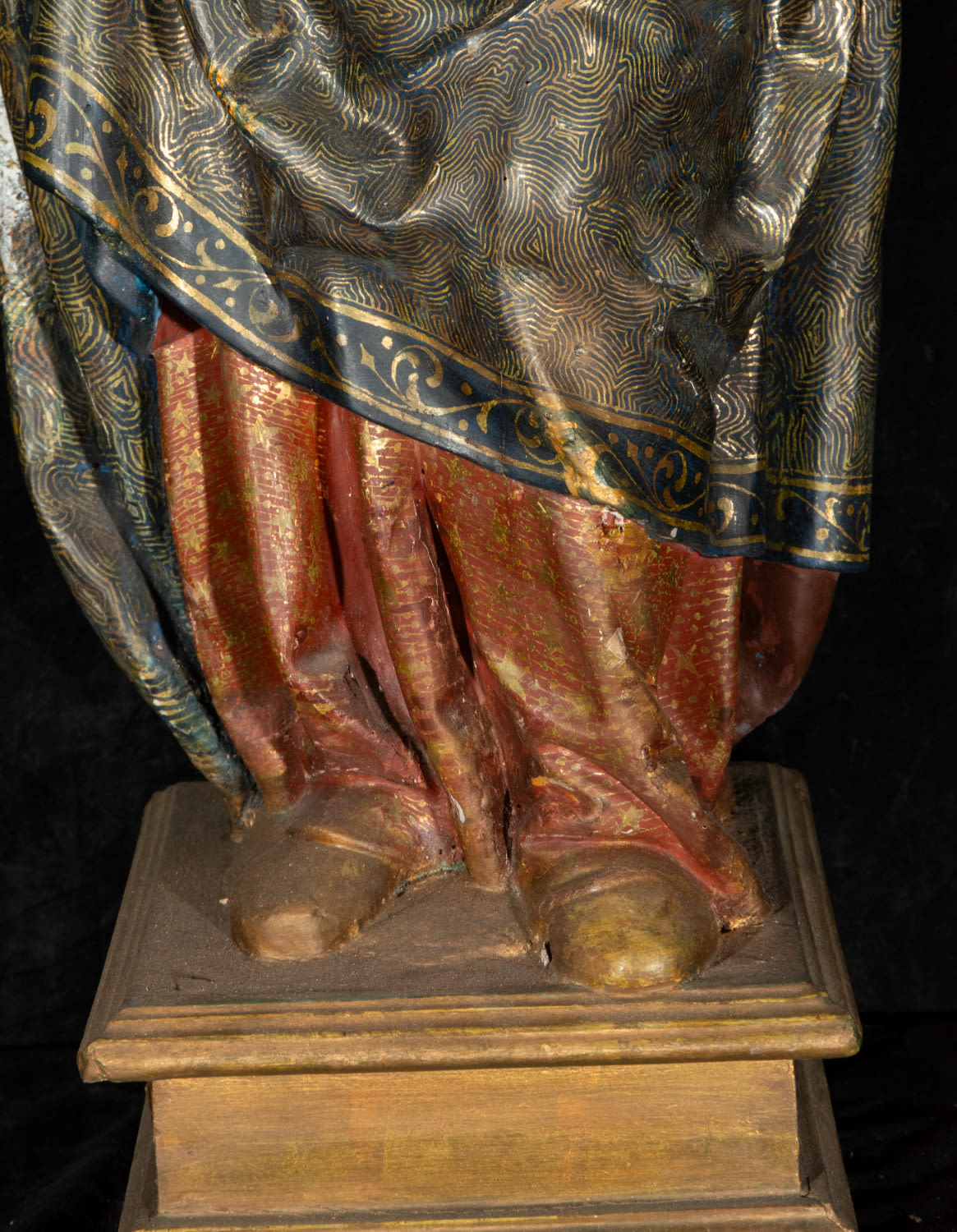 Sculpture of Virgin Mary crowned with the Child Jesus in her arms, 16th century Italian school - Image 4 of 8