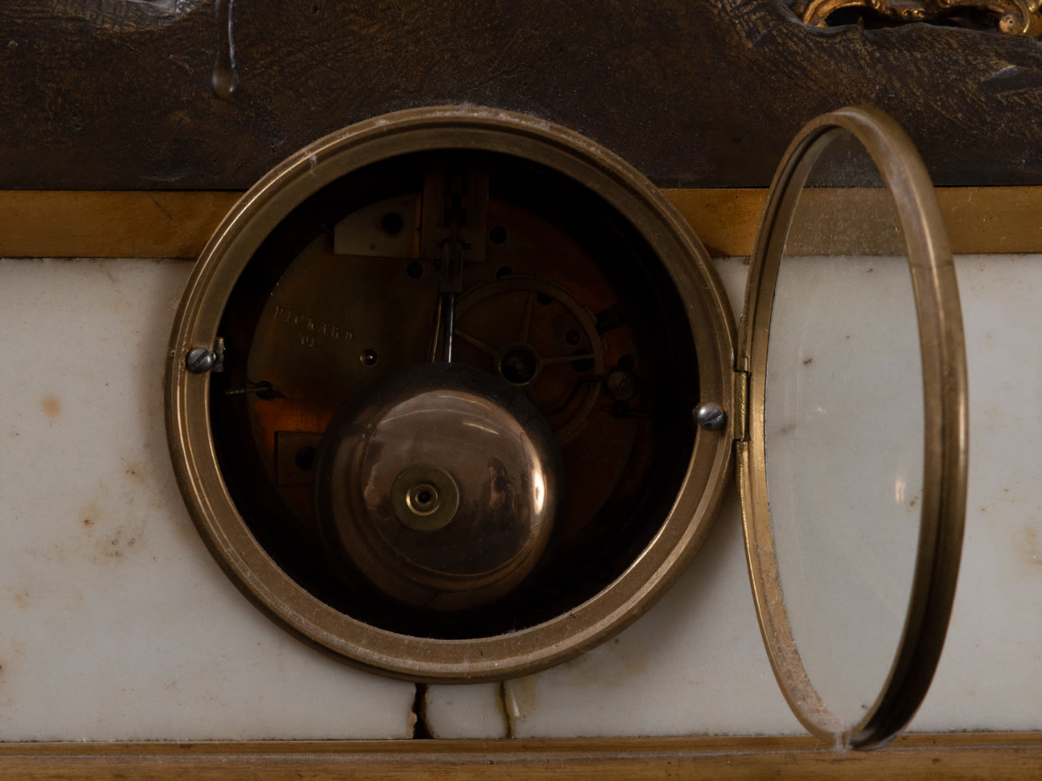 Bronze and white marble clock crowned by a little angel, 19th century - Image 6 of 6