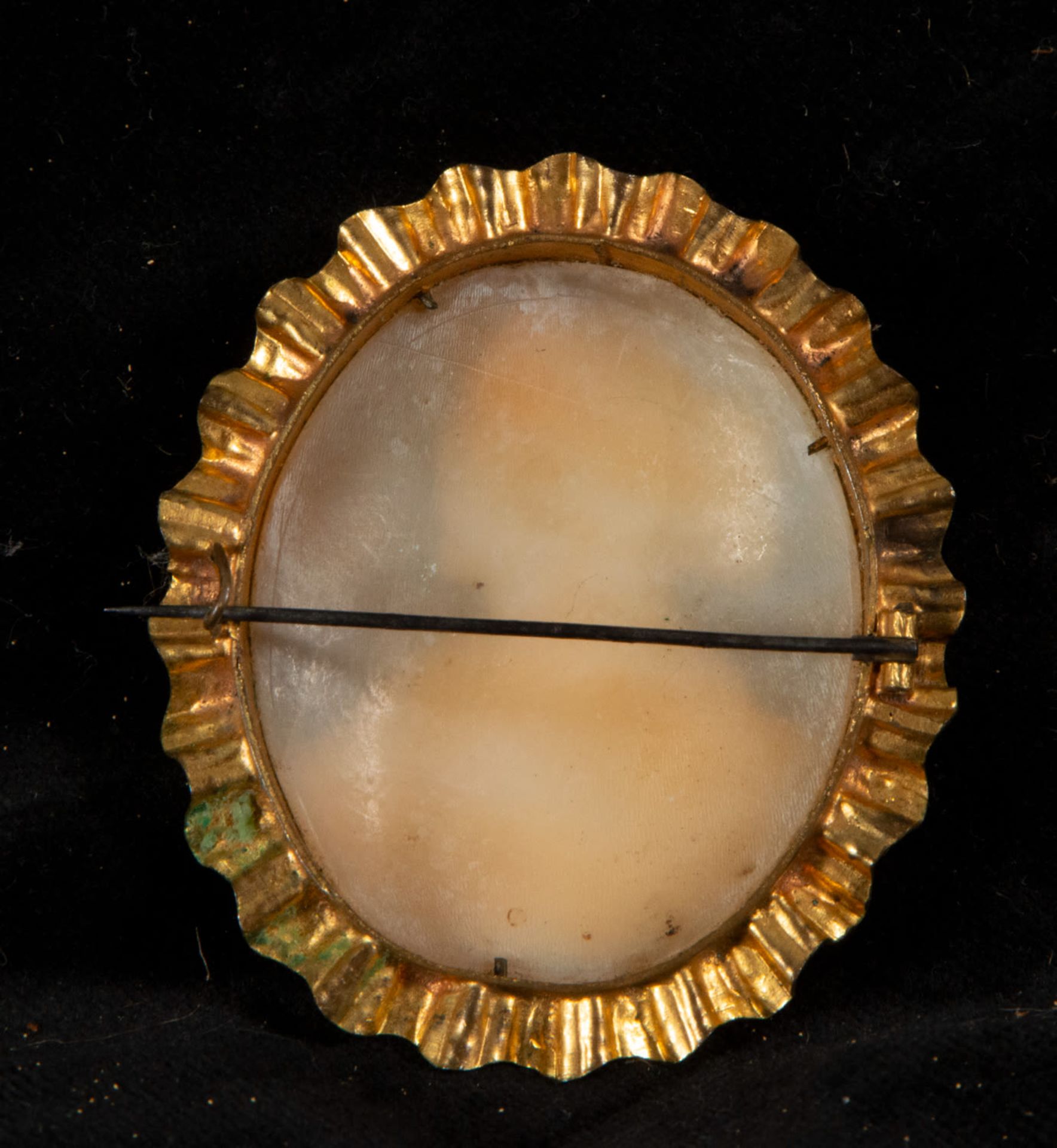 Carved mother-of-pearl shell cameo pendant, 19th century - Bild 2 aus 2