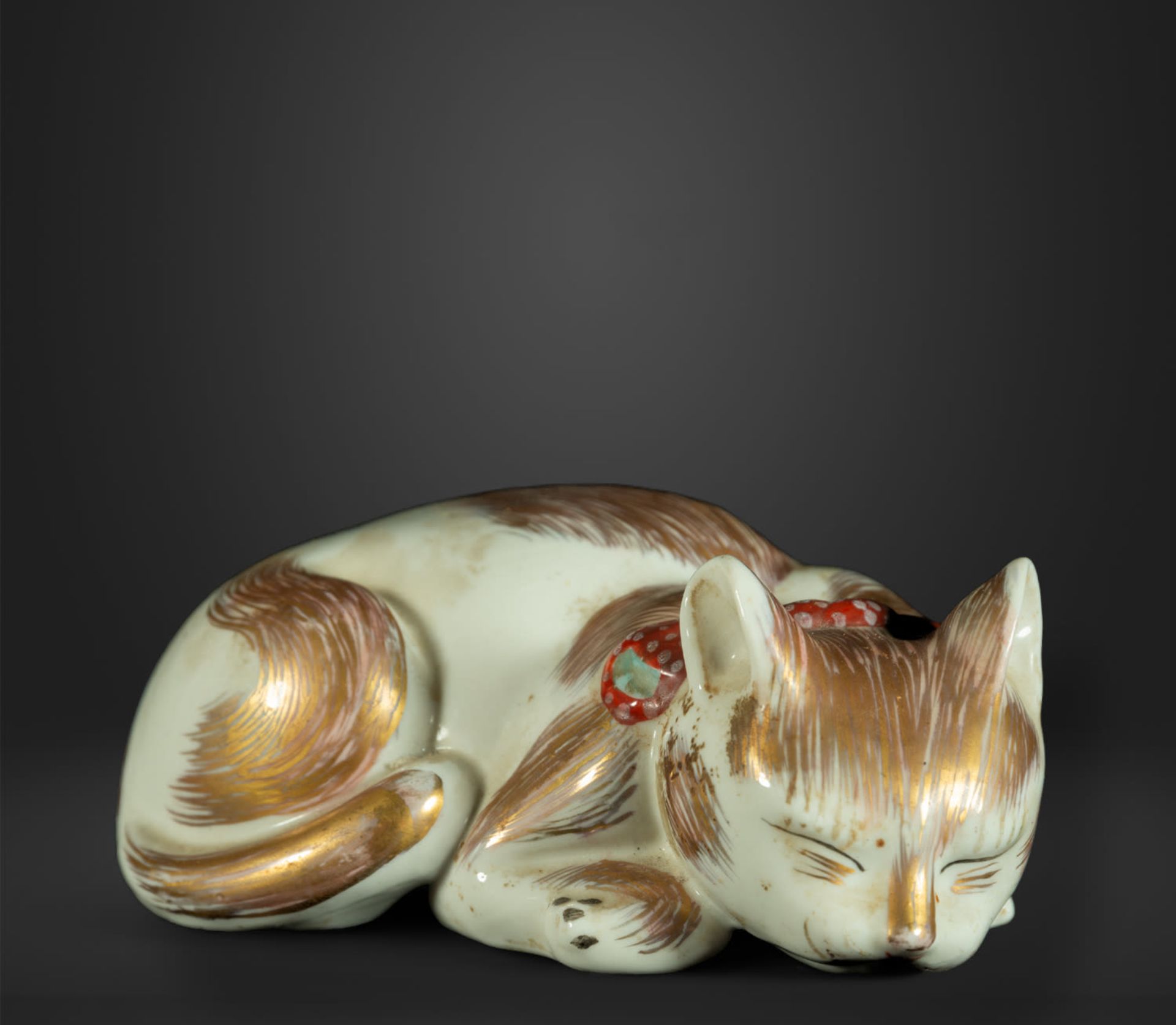 Reclining Cat Okimono in Japanese Satsuma porcelain, Meiji Period, 19th century Japanese work